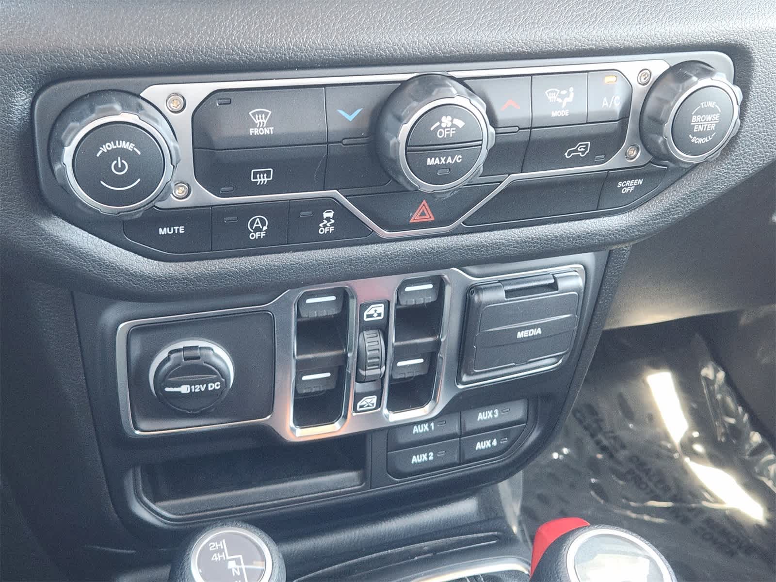 Thumbnail: 2025 Jeep Wrangler - 16