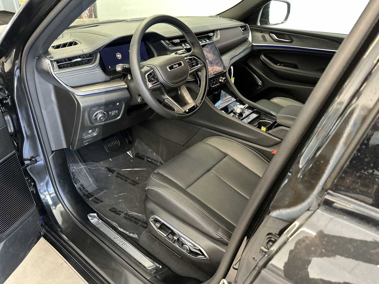Thumbnail: 2024 Jeep Grand Cherokee - 12
