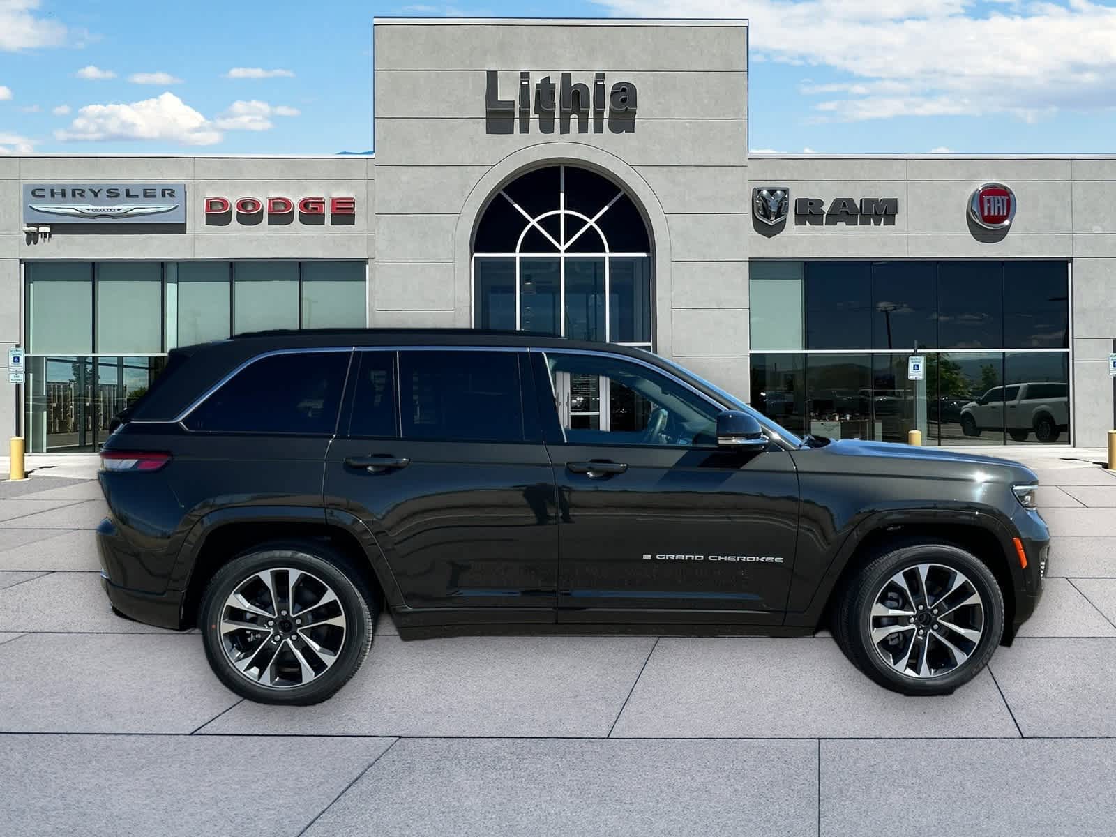 Thumbnail: 2024 Jeep Grand Cherokee - 40
