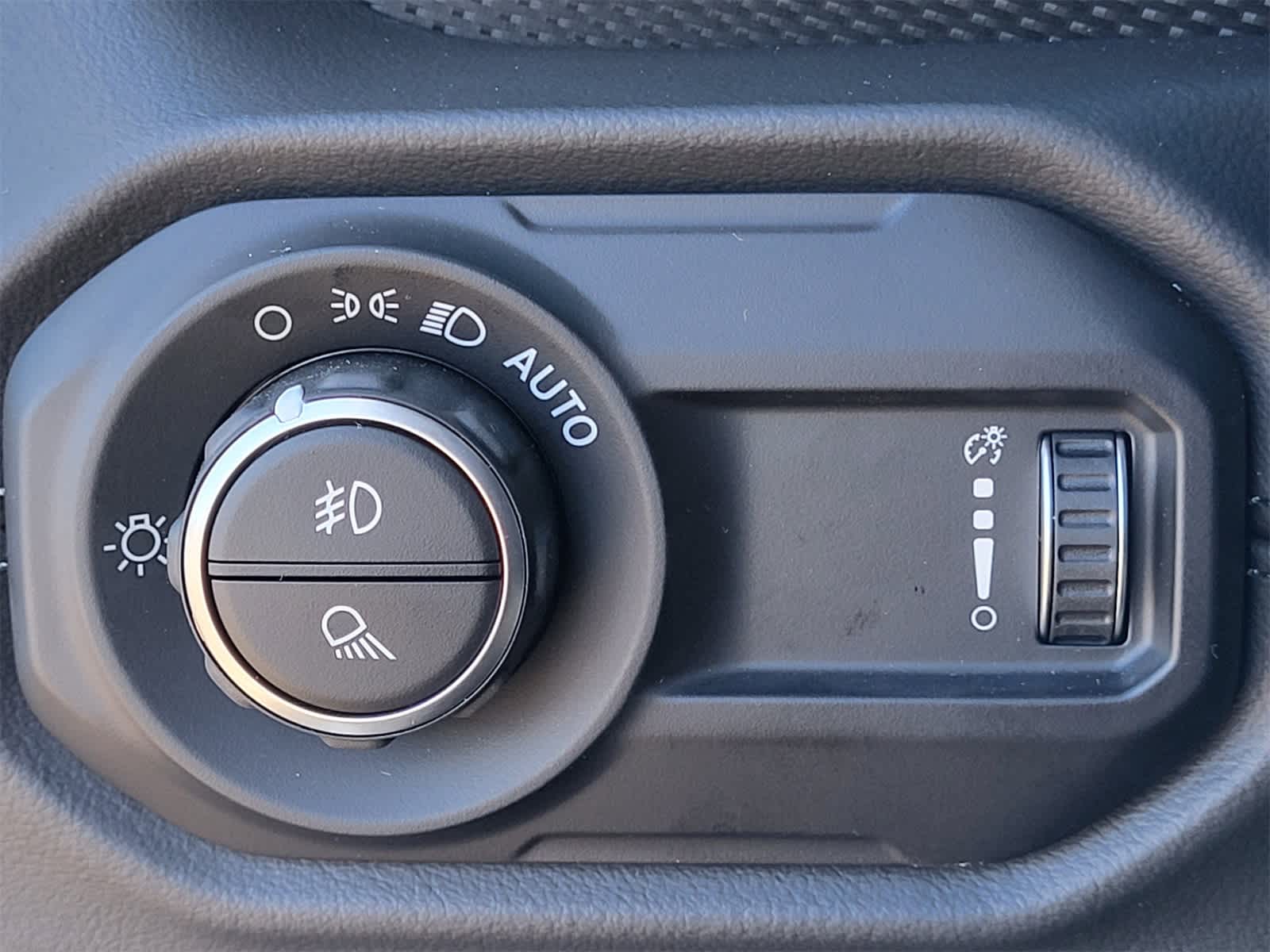 Thumbnail: 2025 Jeep Gladiator - 14