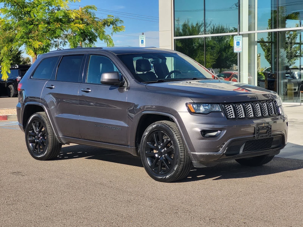 Used 2017 Jeep Grand Cherokee Laredo 4x4 SUV