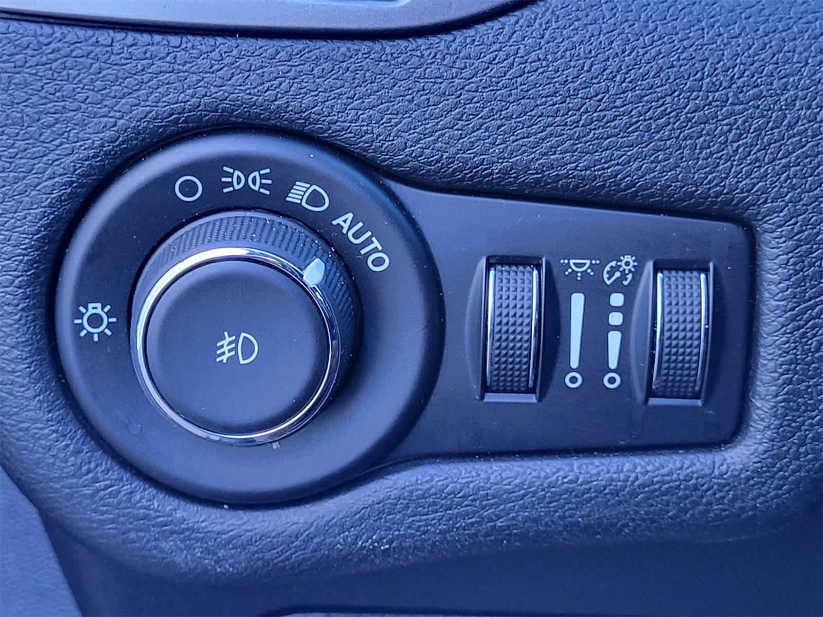 Thumbnail: 2021 Jeep Cherokee - 20