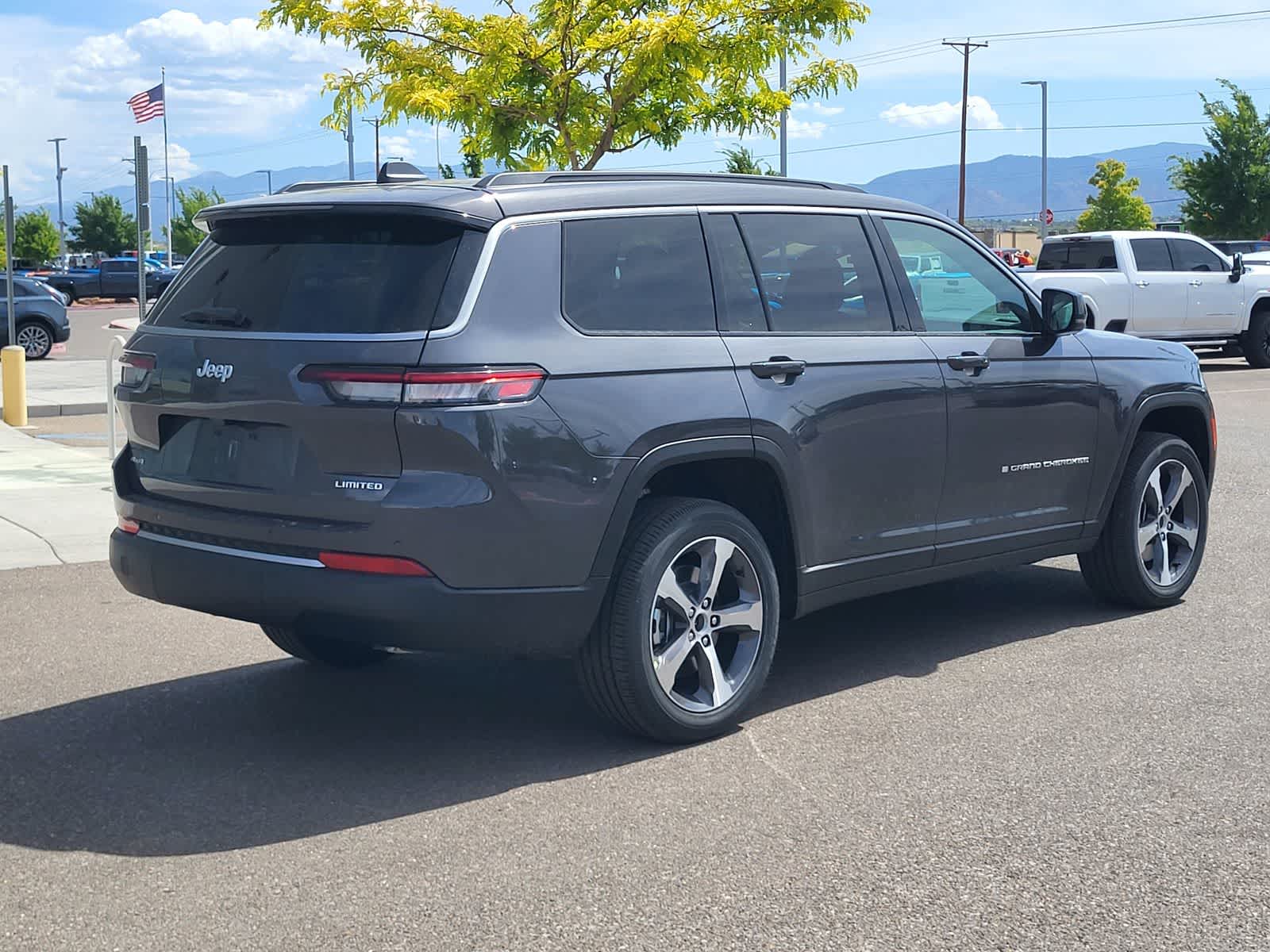 Thumbnail: 2026 Jeep Grand Cherokee L - 4