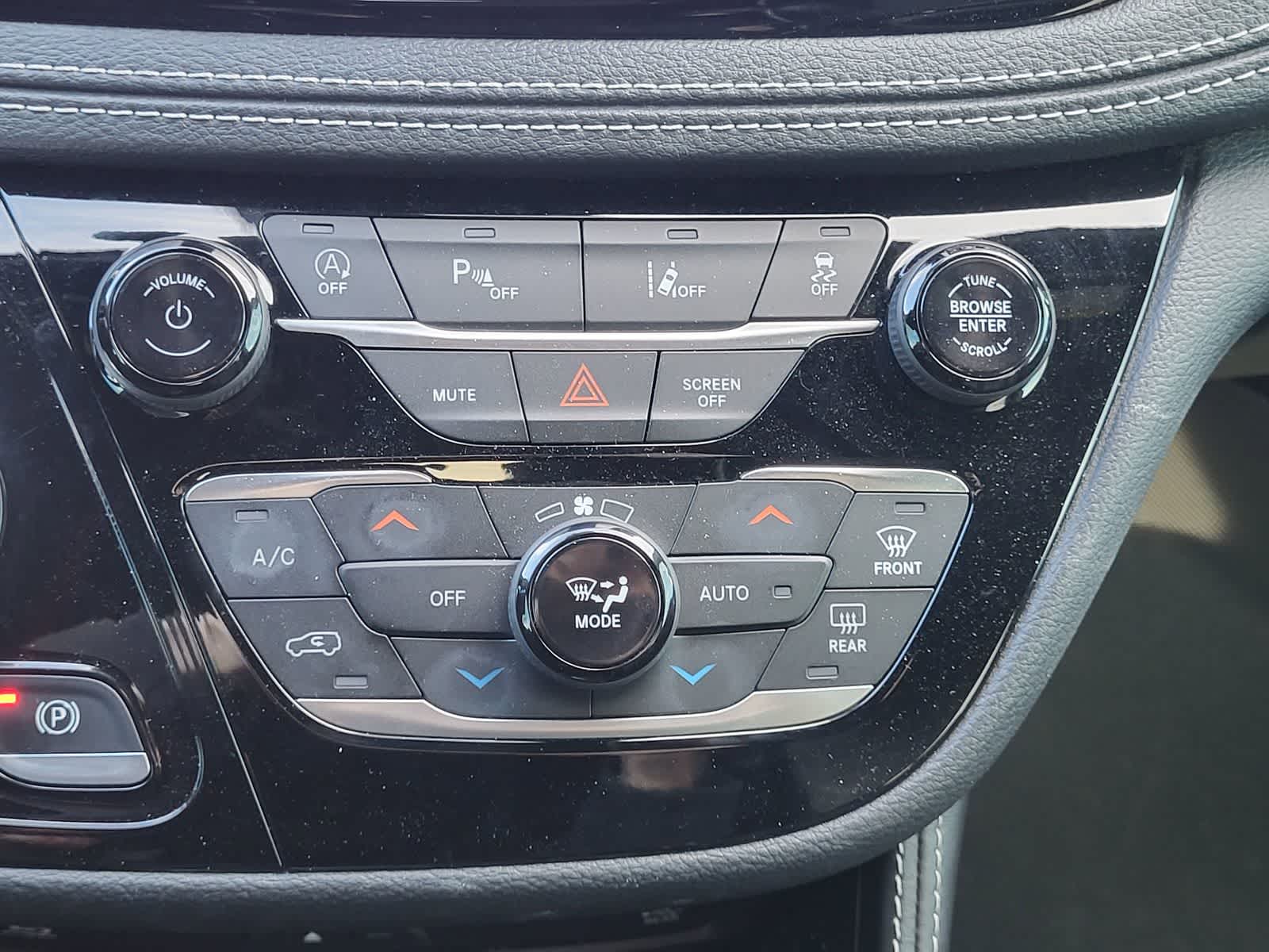 Thumbnail: 2023 Chrysler Pacifica - 22