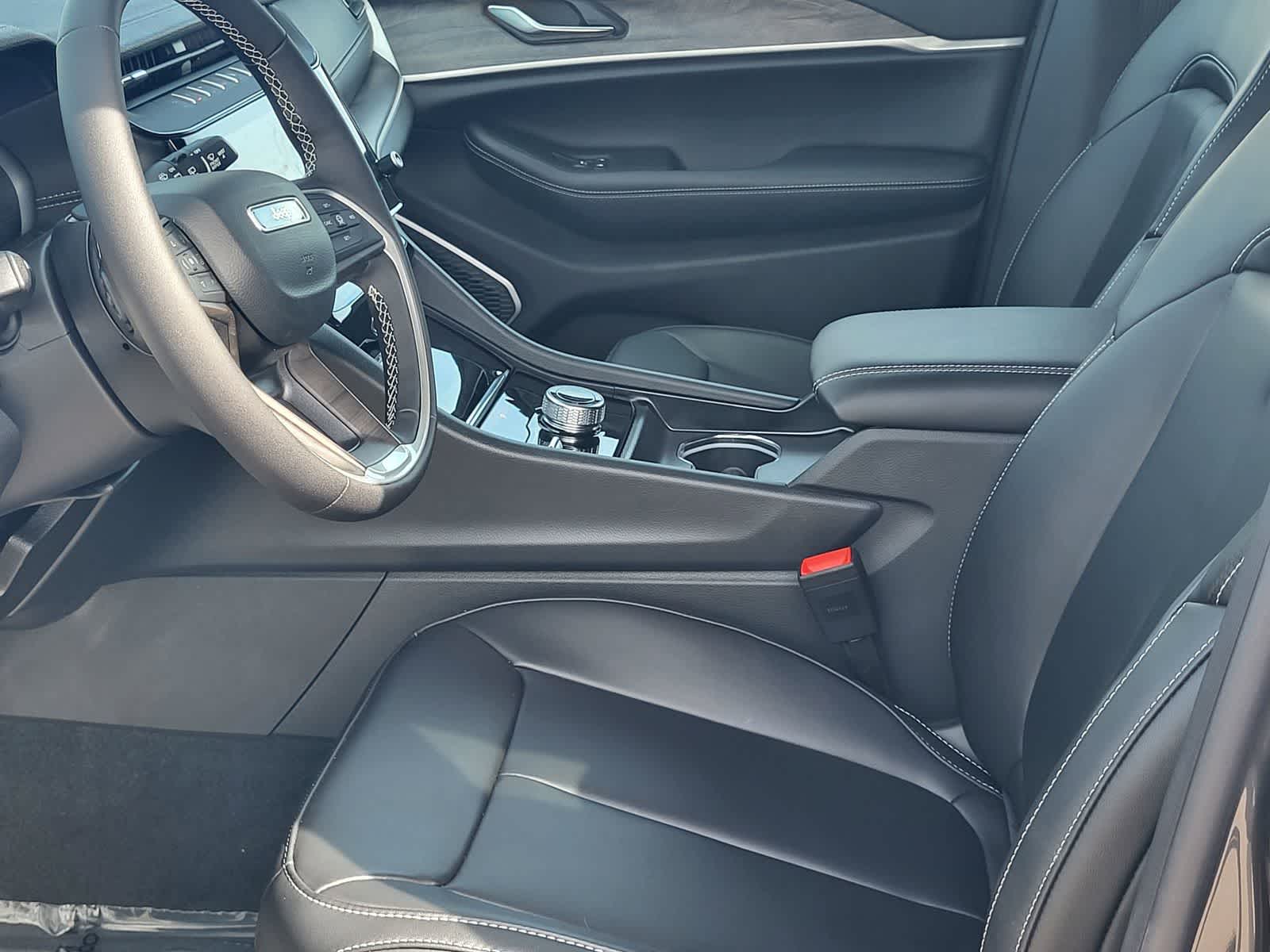 Thumbnail: 2026 Jeep Grand Cherokee - 21