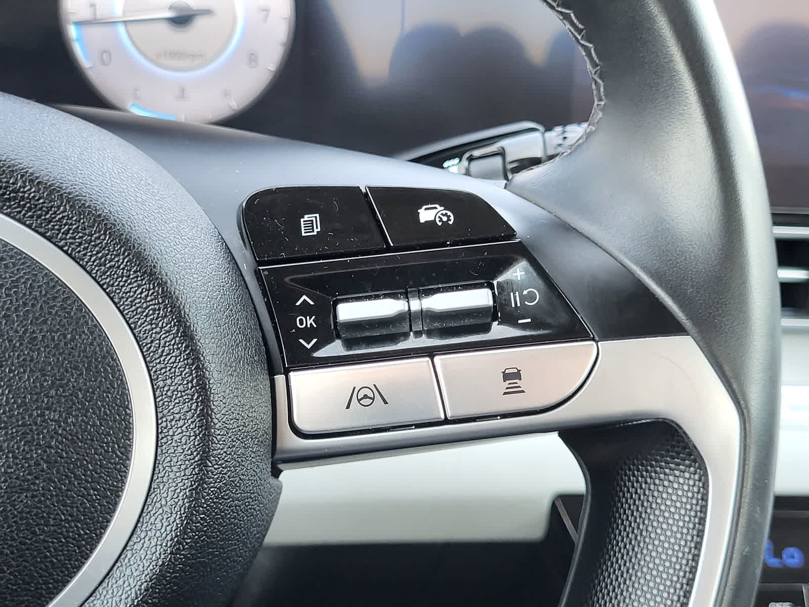 2025 Hyundai Elantra Limited - Photo 19