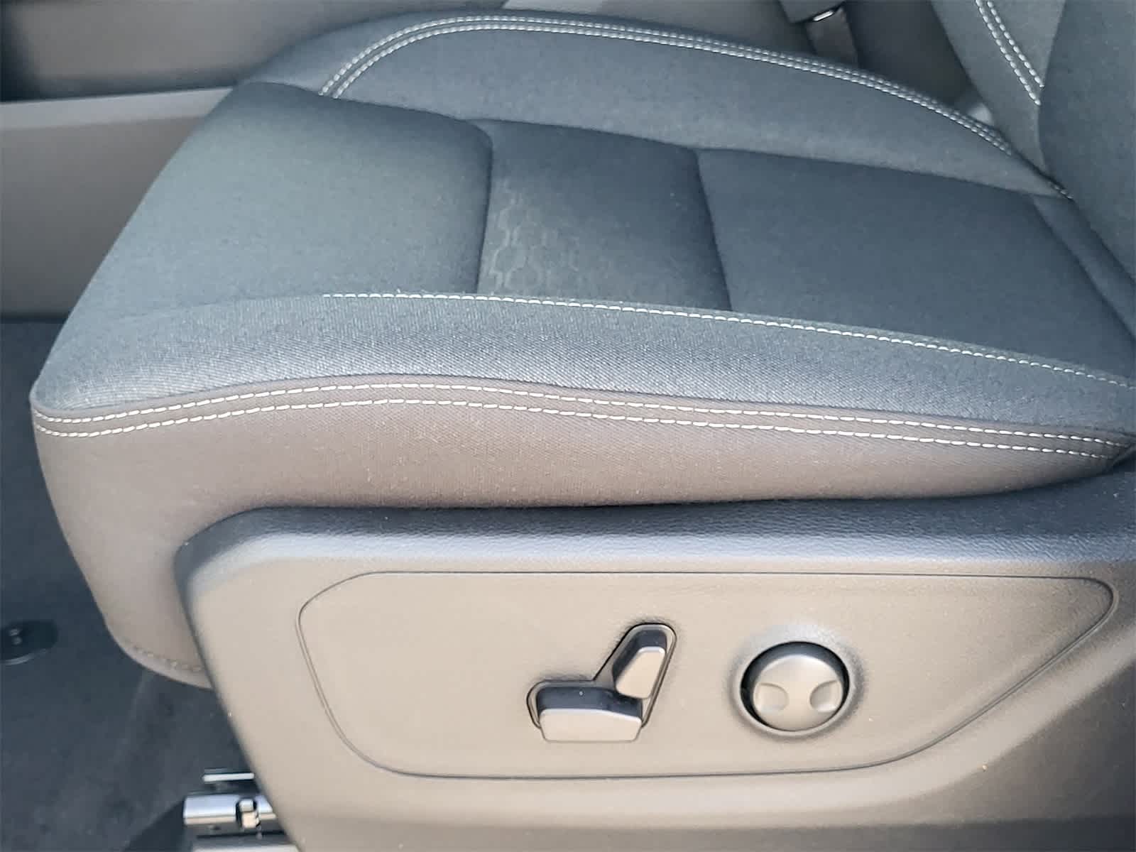 Thumbnail: 2026 RAM 1500 - 17