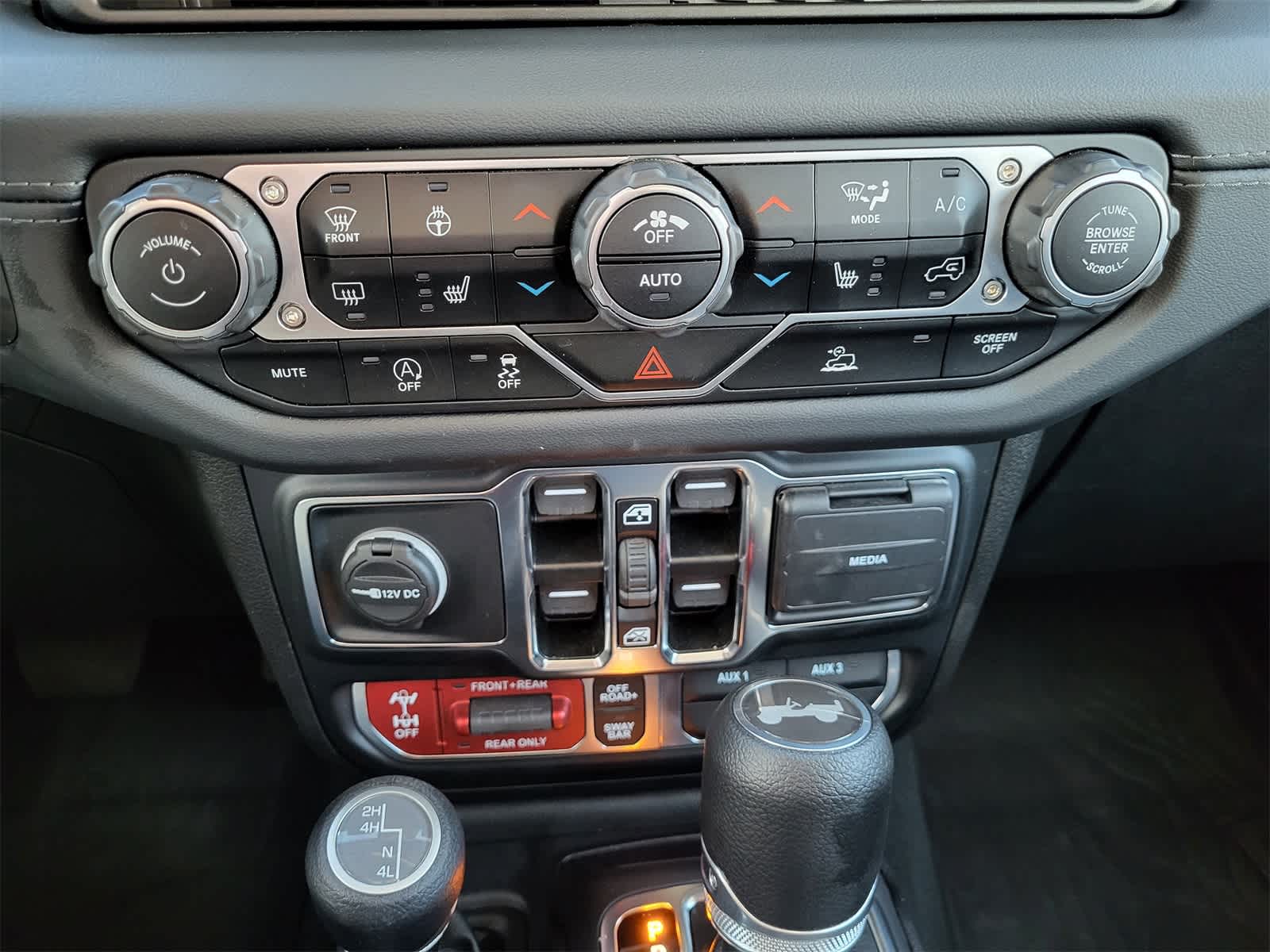 Thumbnail: 2024 Jeep Wrangler - 19