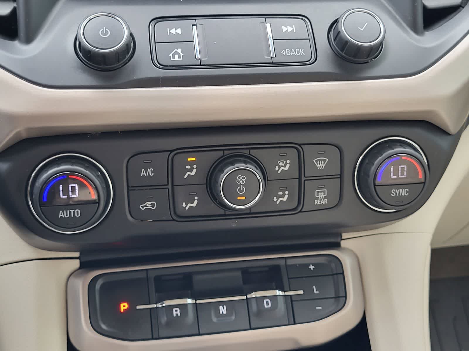 Thumbnail: 2020 GMC Acadia - 24