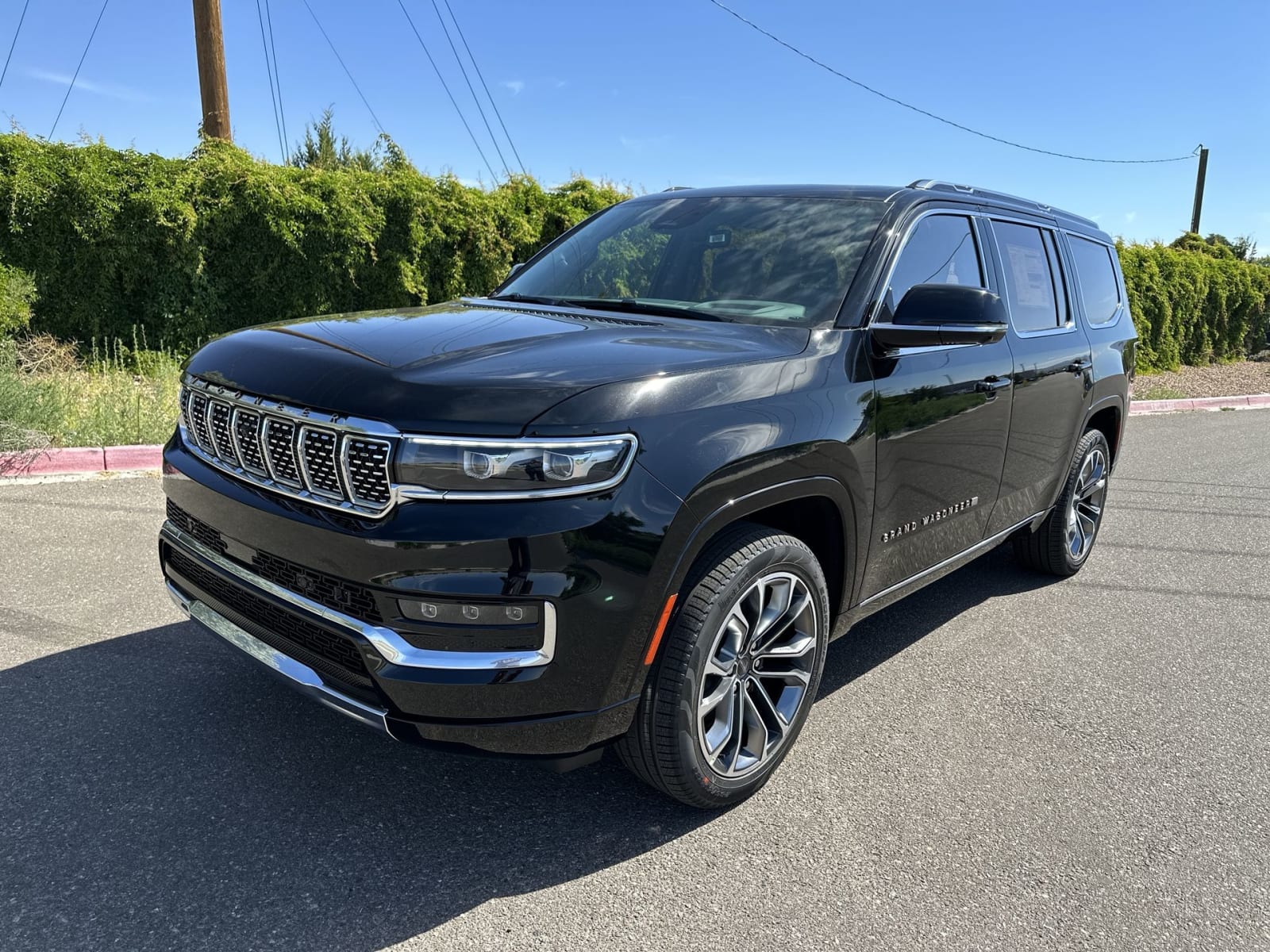 2023 Jeep Grand Wagoneer Series III 2