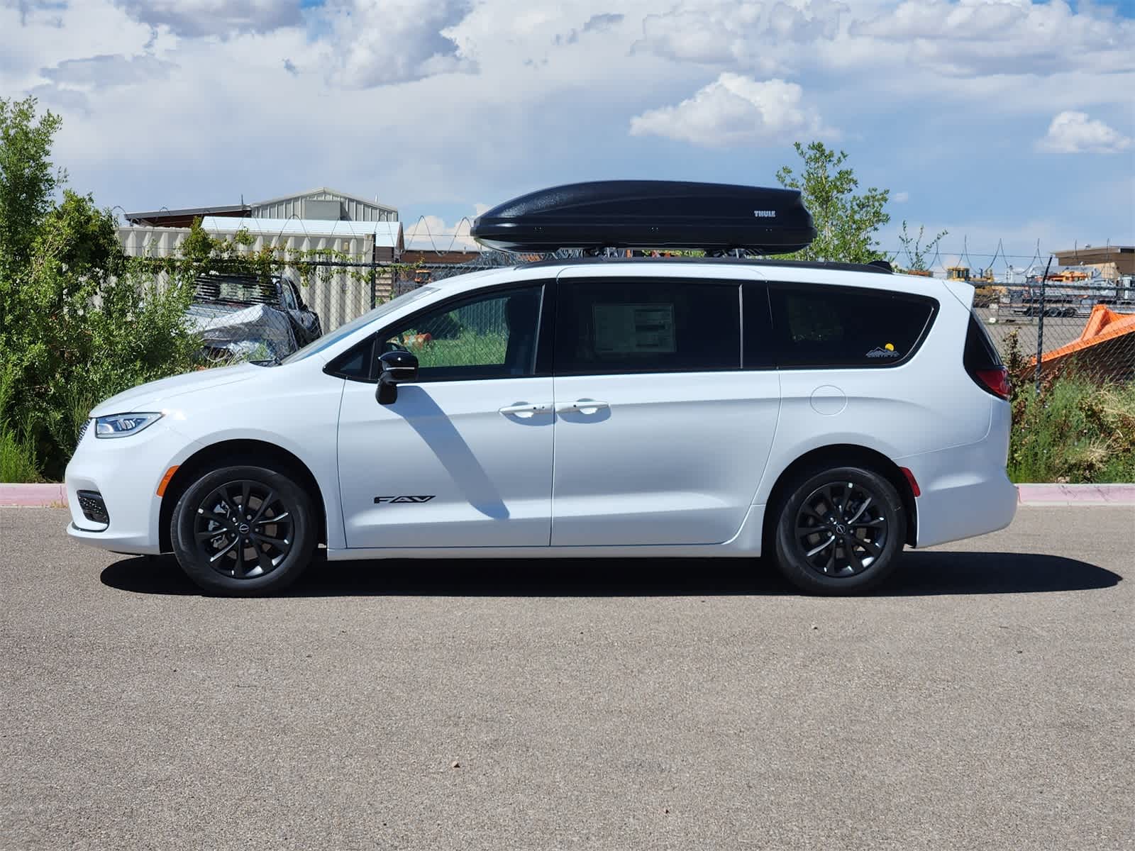 Thumbnail: 2025 Chrysler Pacifica - 4