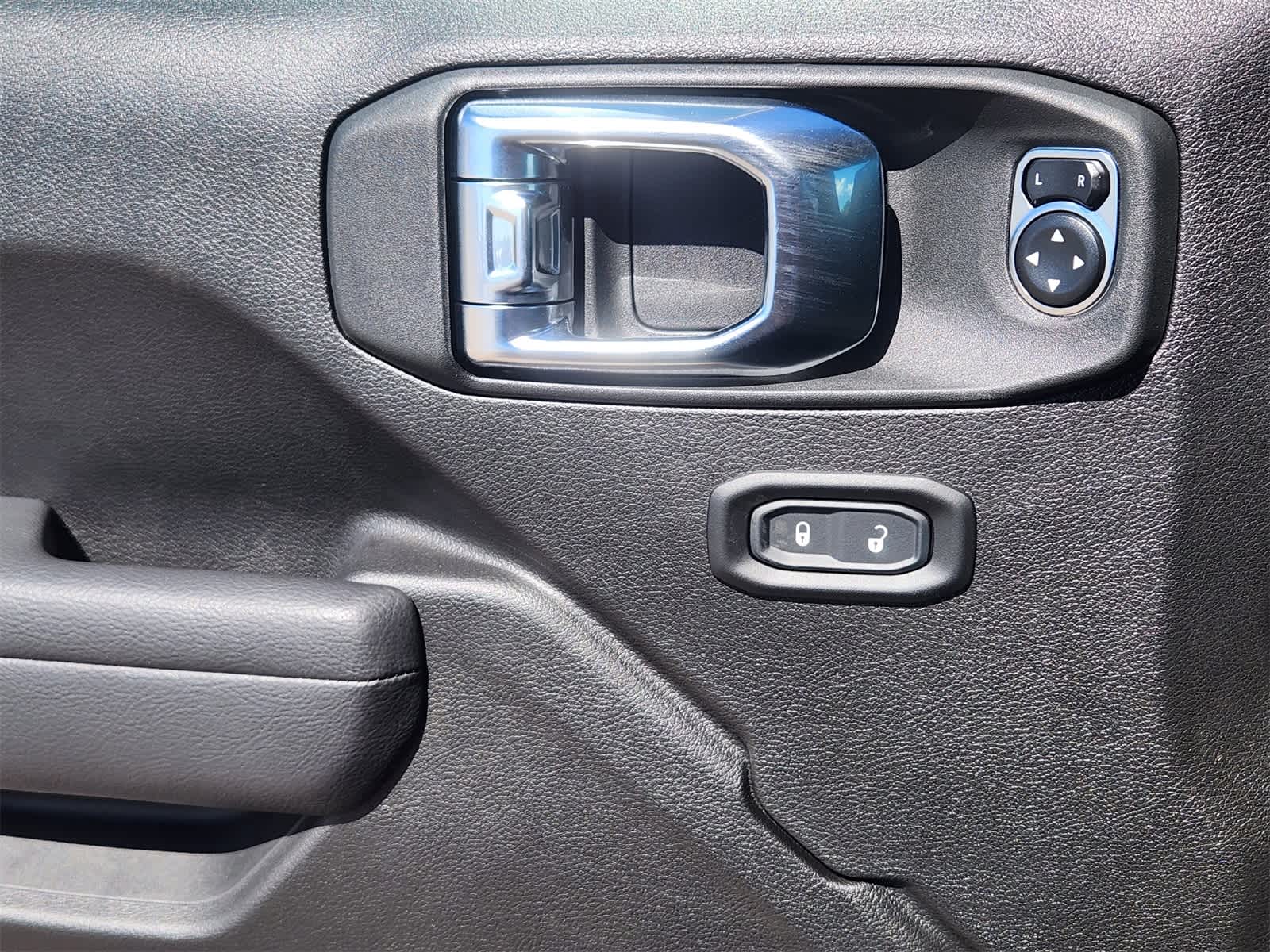 Thumbnail: 2025 Jeep Wrangler - 19