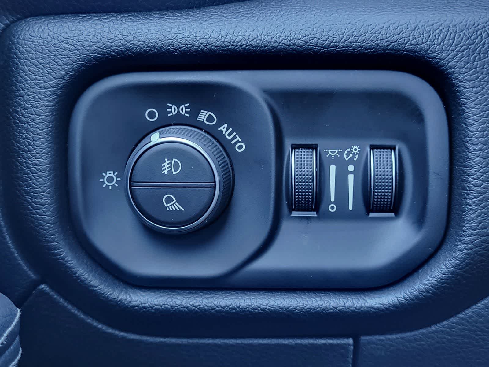 Thumbnail: 2026 RAM 1500 - 15