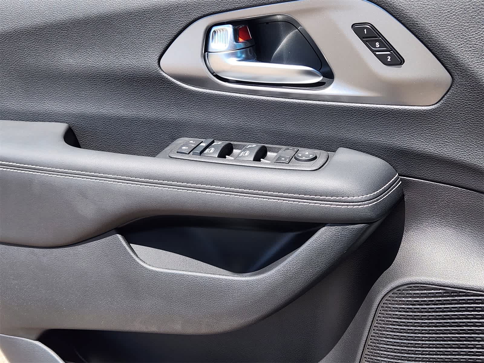 Thumbnail: 2025 Chrysler Pacifica - 18