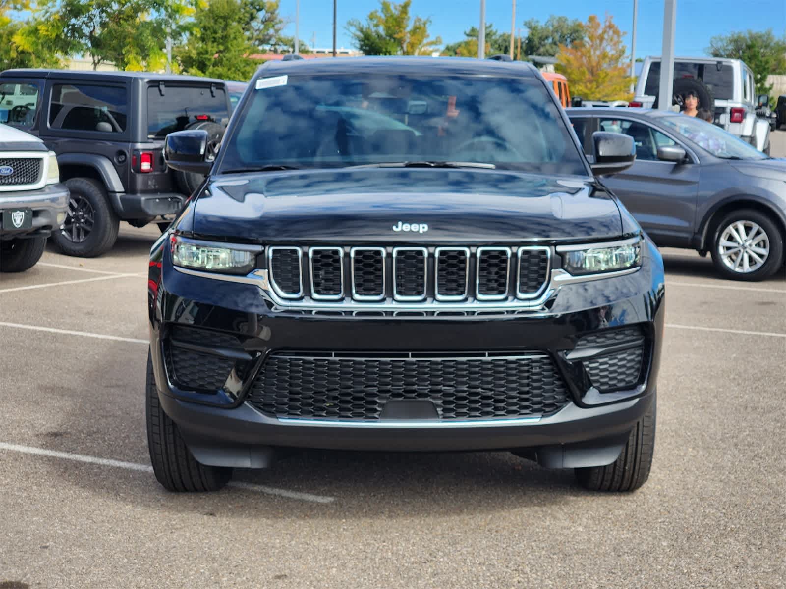 2025 Jeep Grand Cherokee Laredo X photo 2