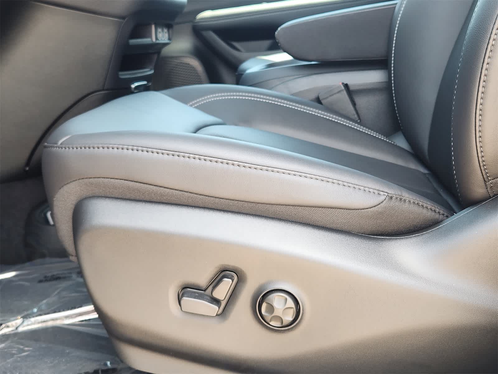 Thumbnail: 2025 Chrysler Pacifica - 19