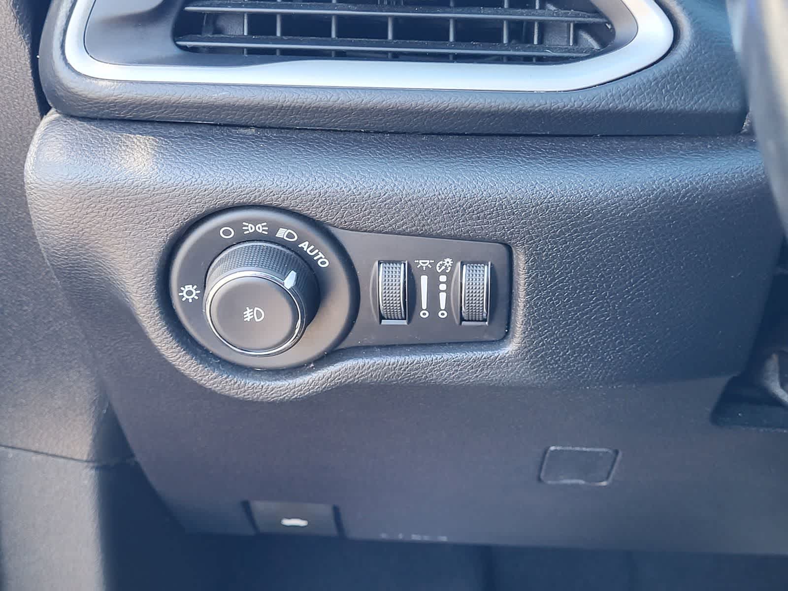 Thumbnail: 2020 Chrysler Pacifica - 15