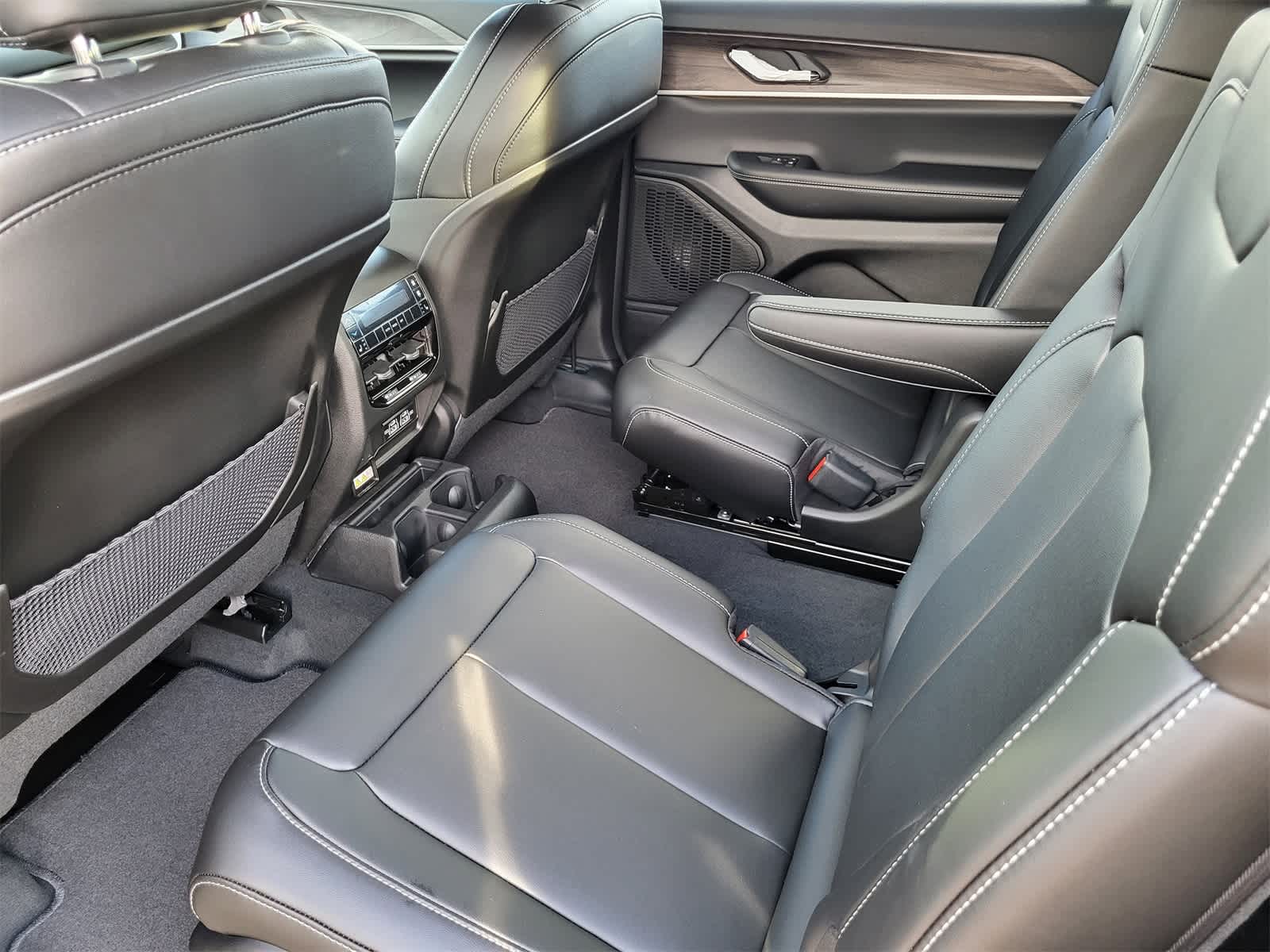 Thumbnail: 2025 Jeep Grand Cherokee L - 21