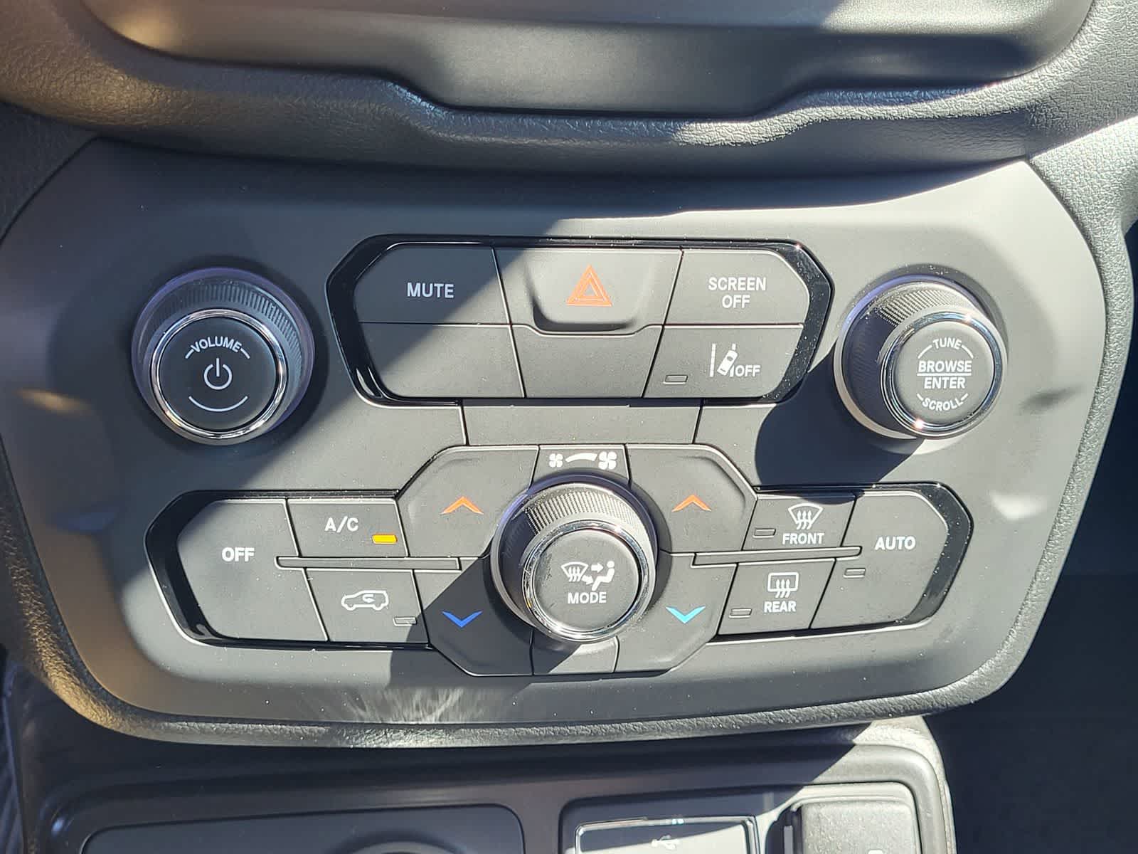 Thumbnail: 2023 Jeep Renegade - 22