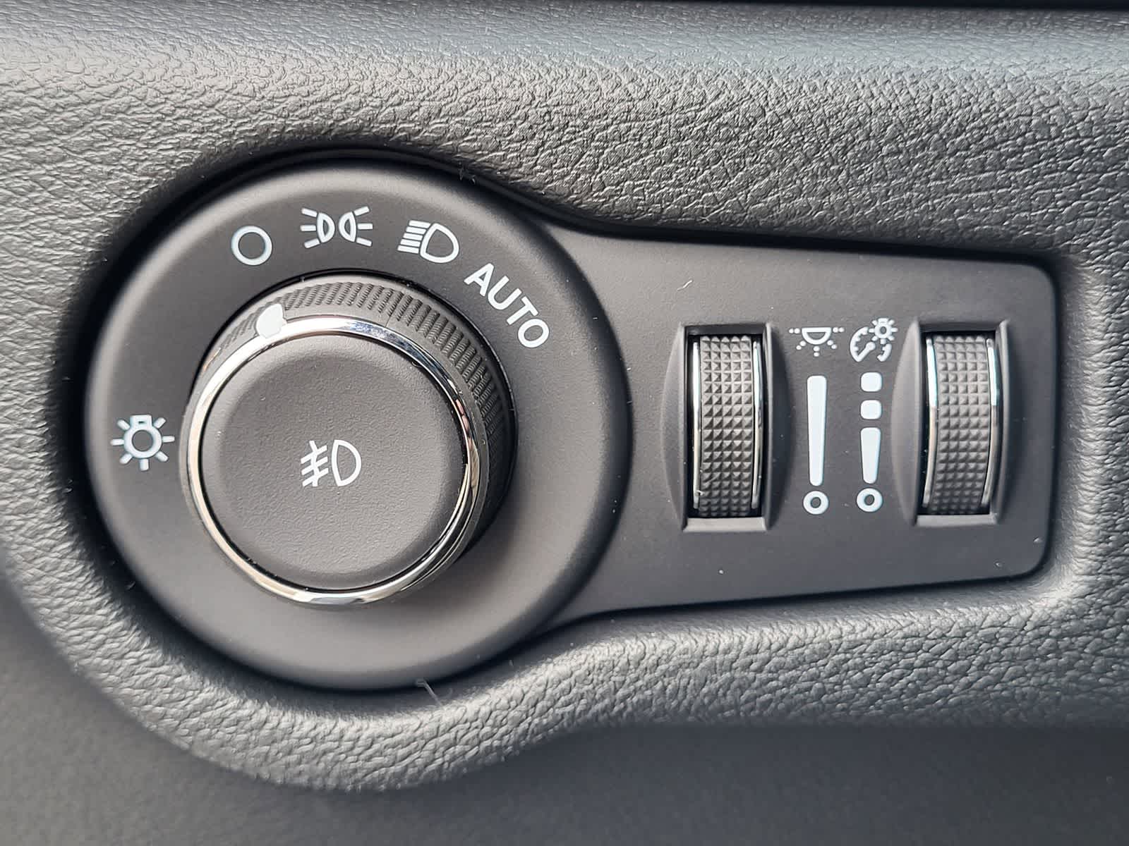 Thumbnail: 2026 Chrysler Pacifica - 14