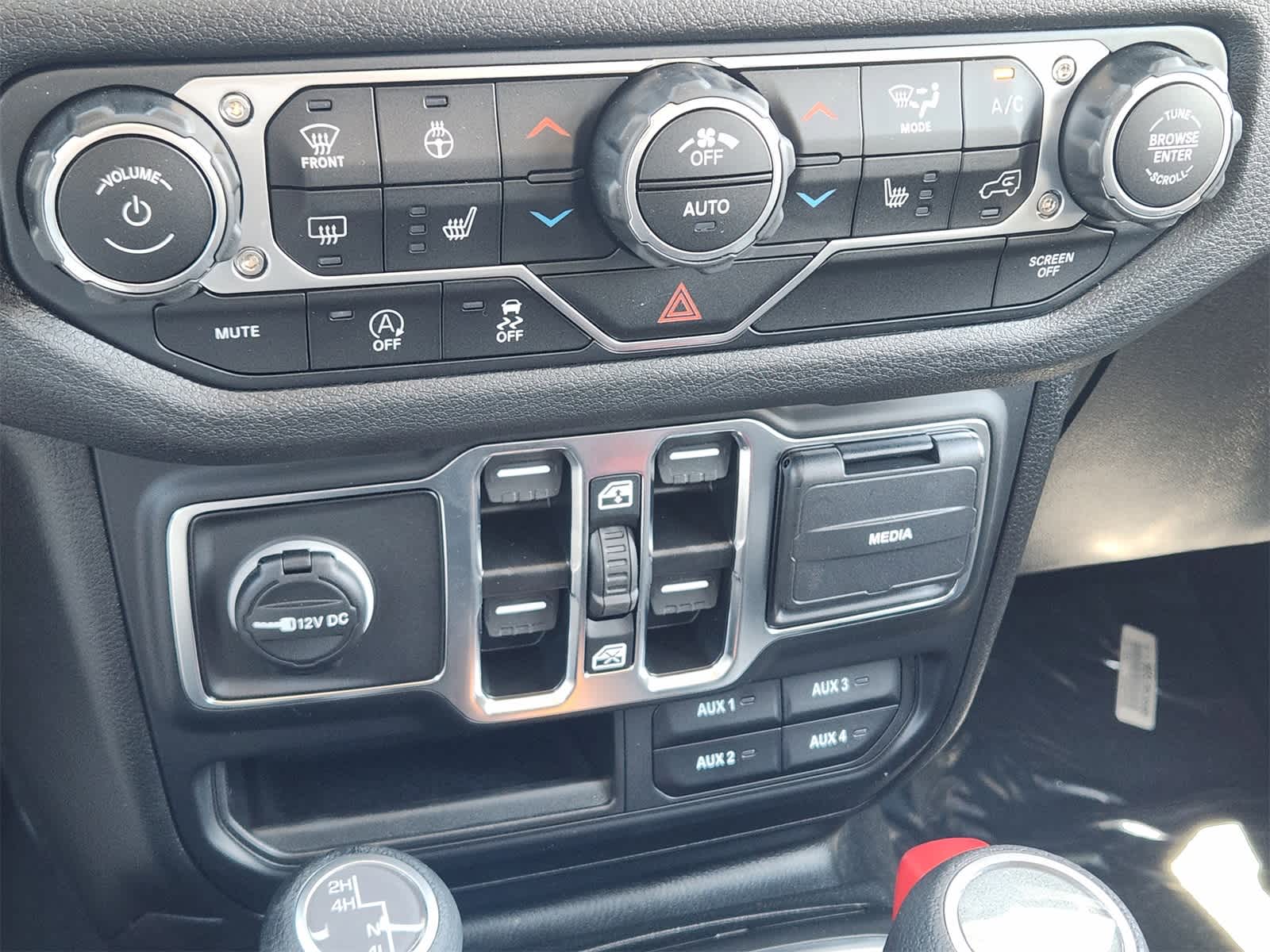 Thumbnail: 2025 Jeep Wrangler - 16