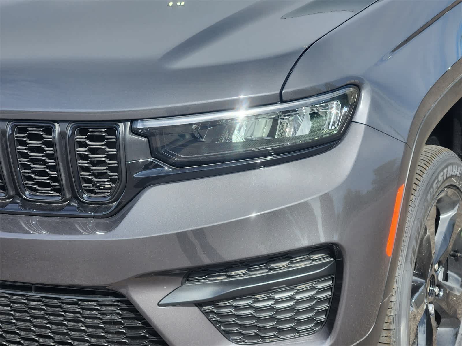 Thumbnail: 2025 Jeep Grand Cherokee - 8