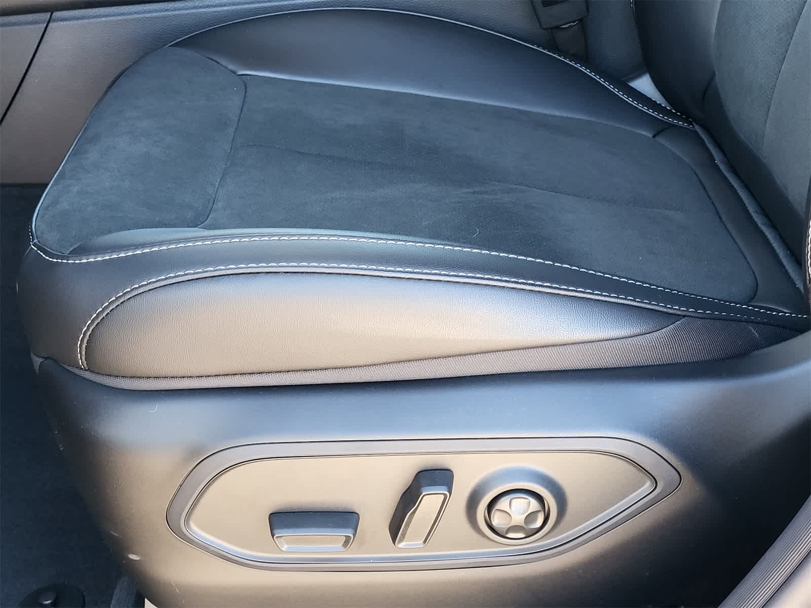 Thumbnail: 2025 Jeep Grand Cherokee L - 17