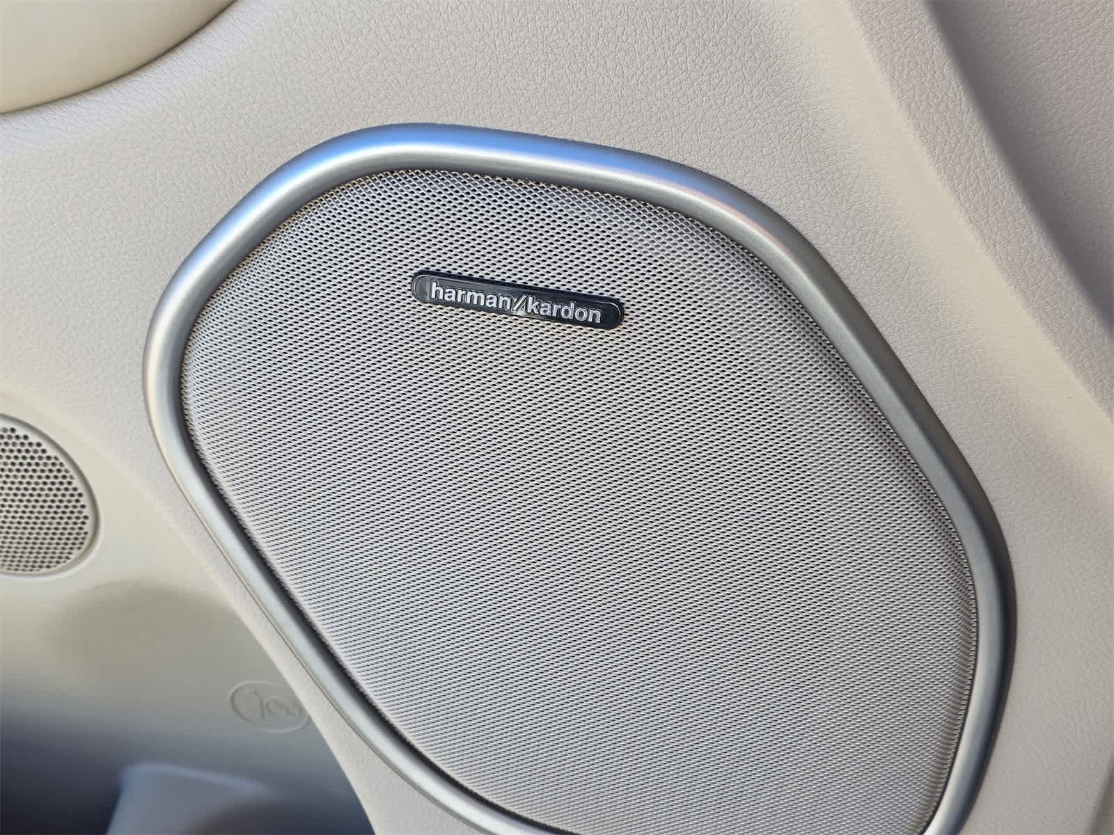 Thumbnail: 2018 Jeep Grand Cherokee - 18