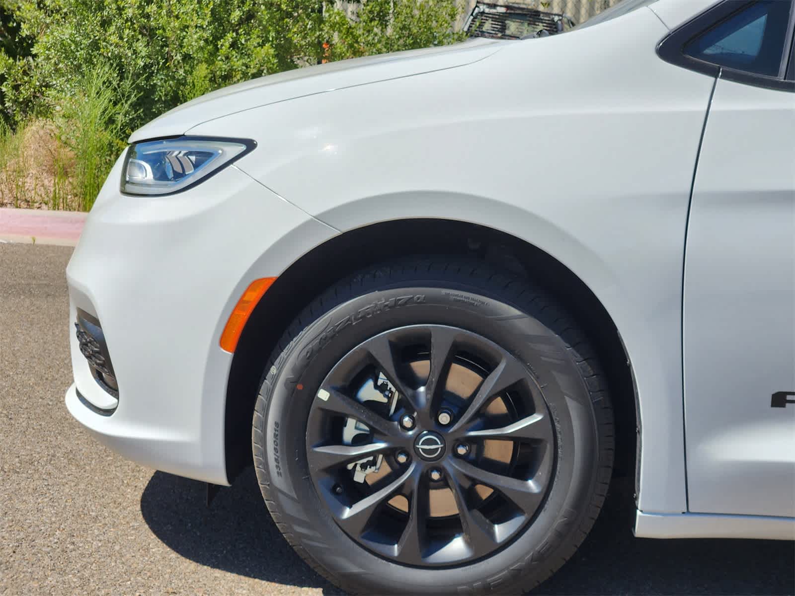 Thumbnail: 2025 Chrysler Pacifica - 9