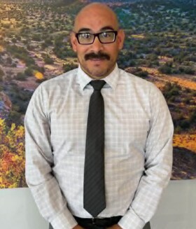 David Vigil, miembro del personal, de 328739b79d09