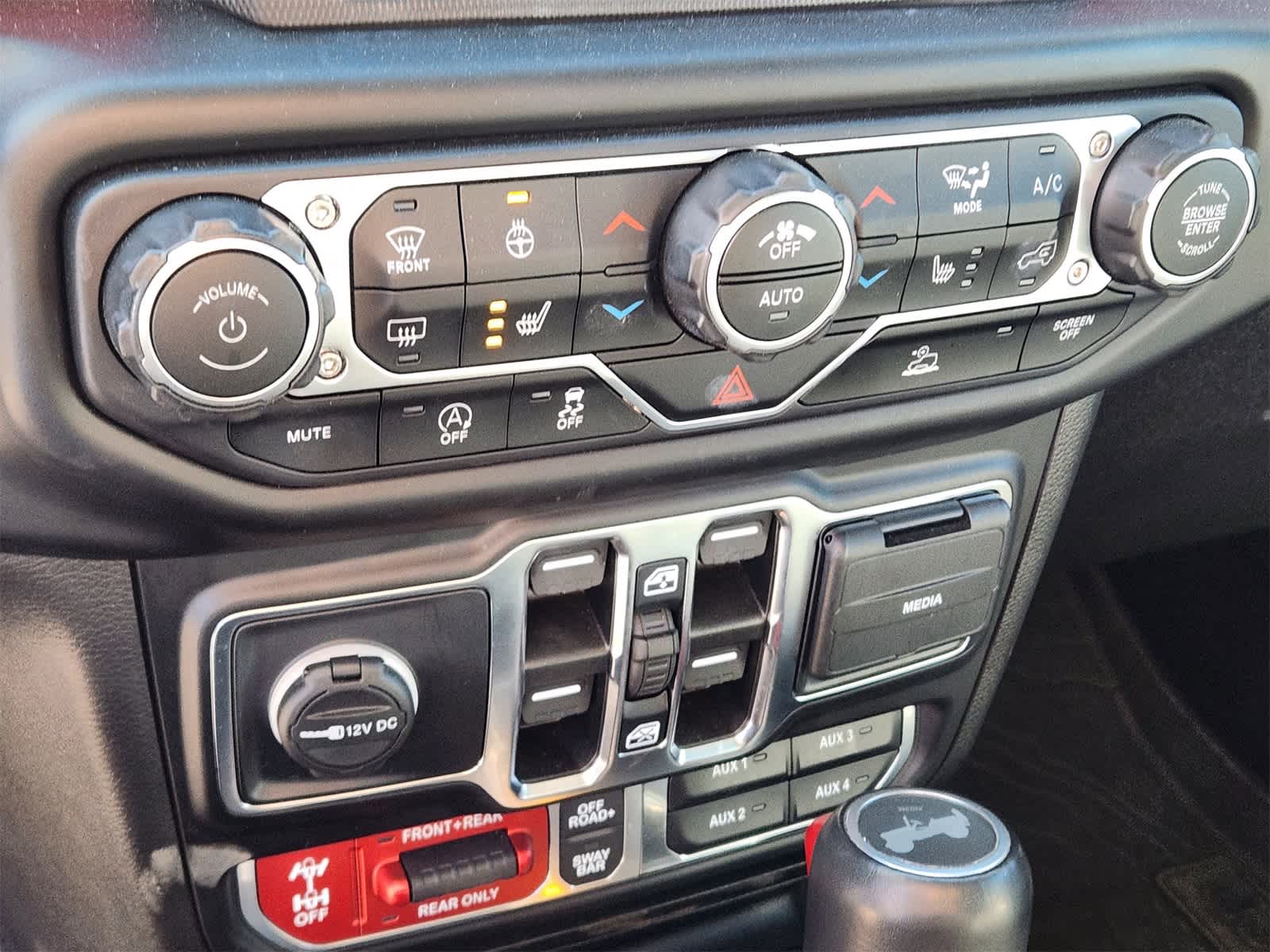 Thumbnail: 2022 Jeep Wrangler - 22