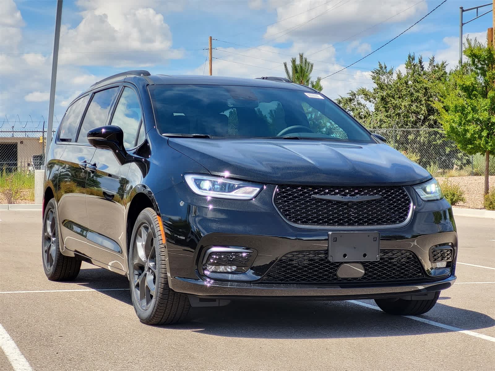 Thumbnail: 2026 Chrysler Pacifica - 3