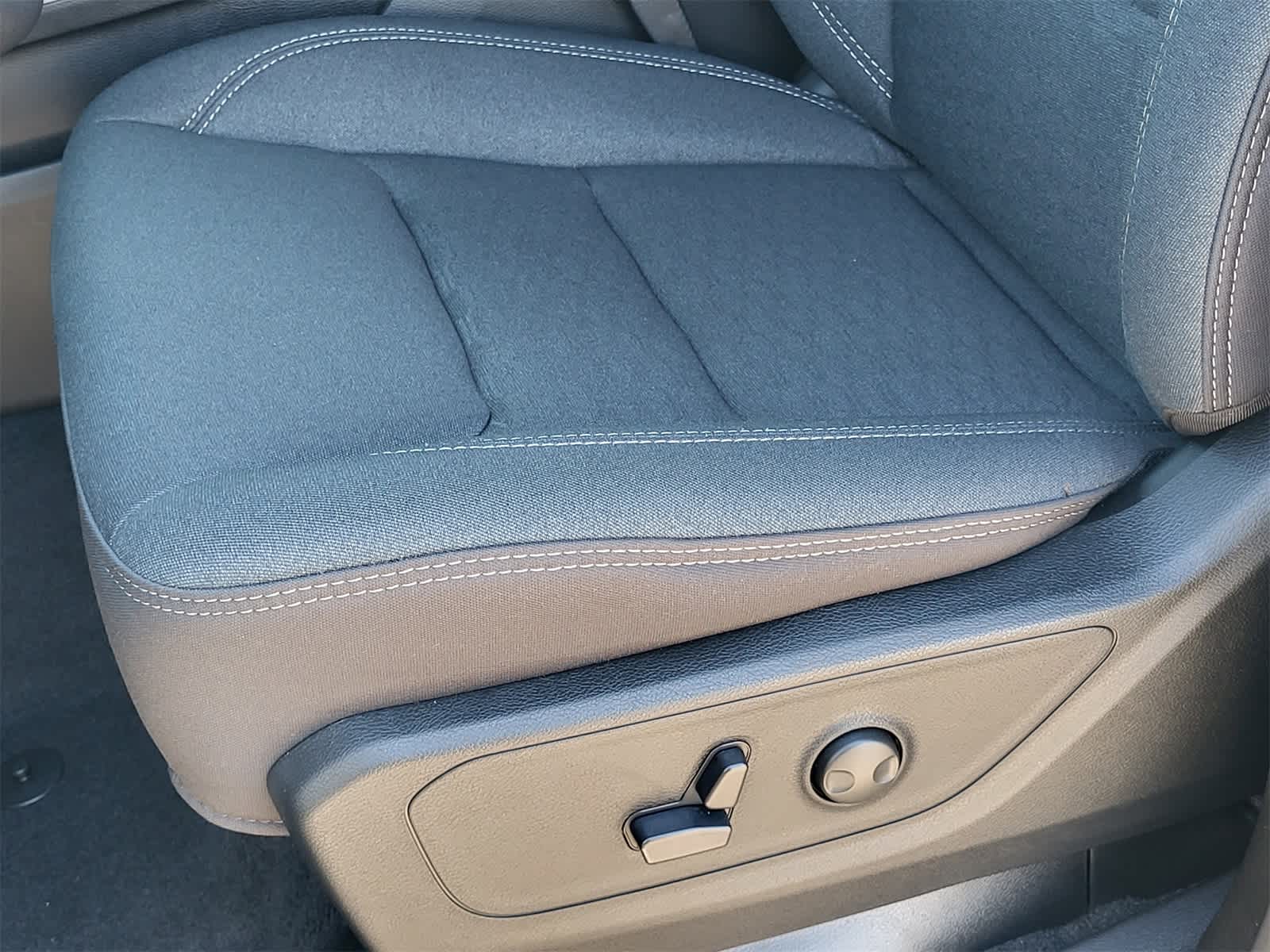 Thumbnail: 2026 RAM 1500 - 18