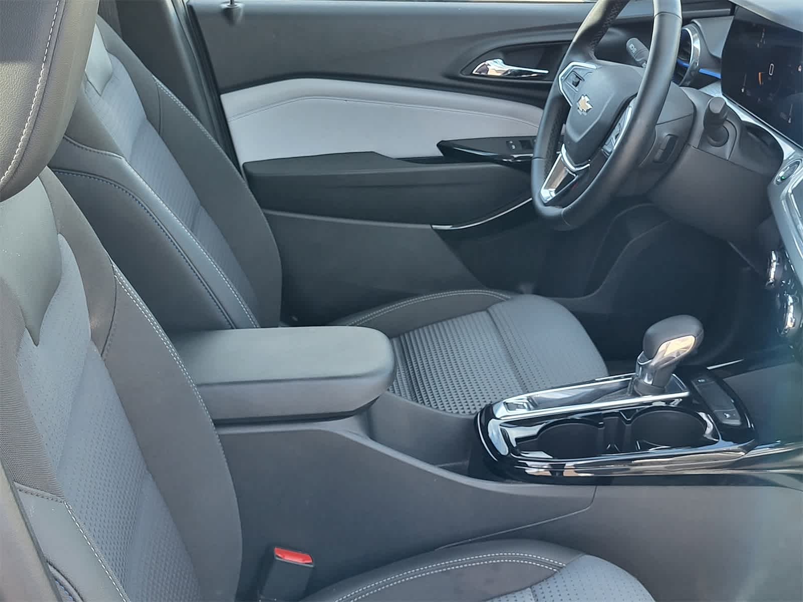 Thumbnail: 2025 Chevrolet Trax - 14