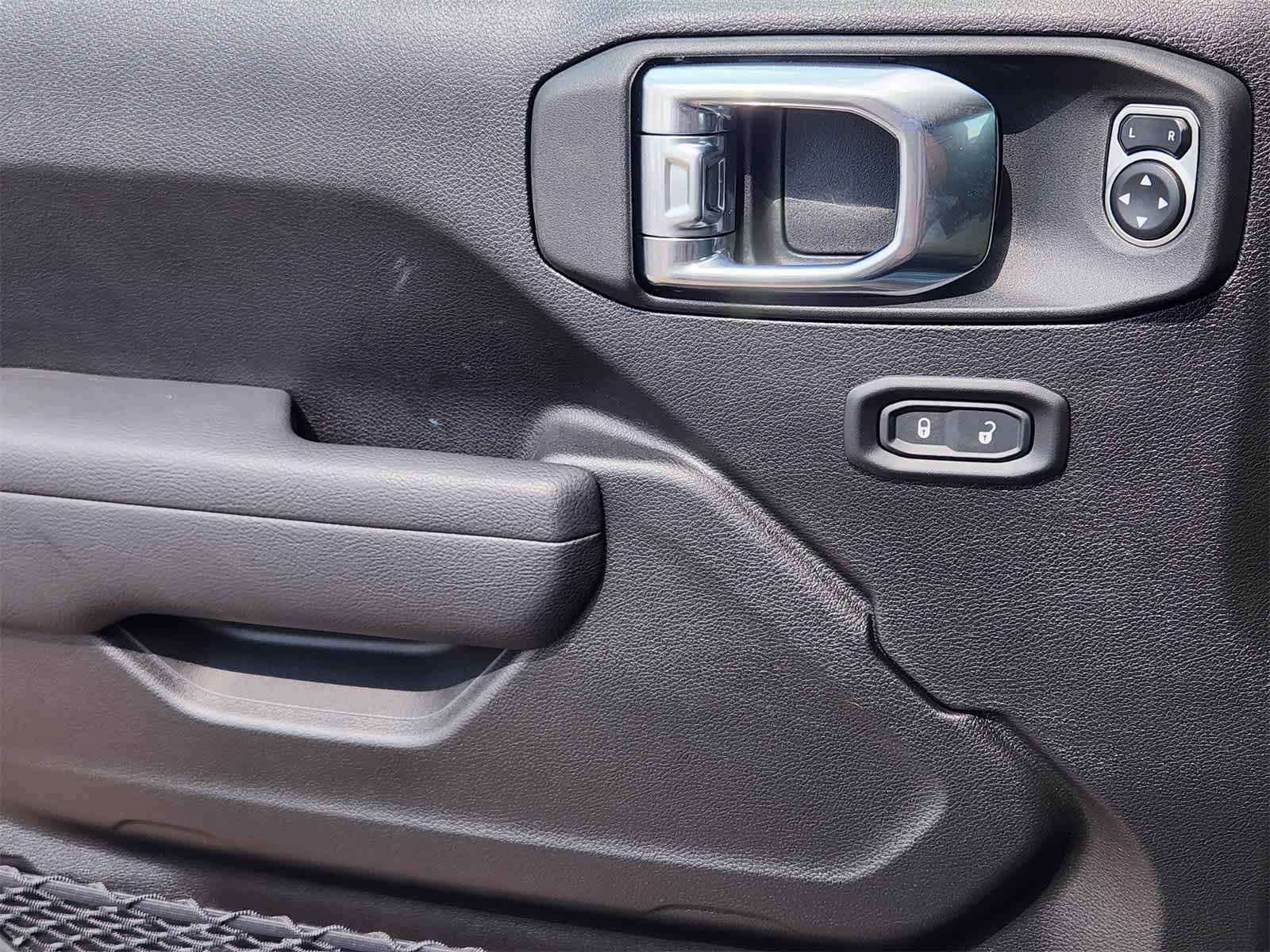 Thumbnail: 2025 Jeep Gladiator - 18