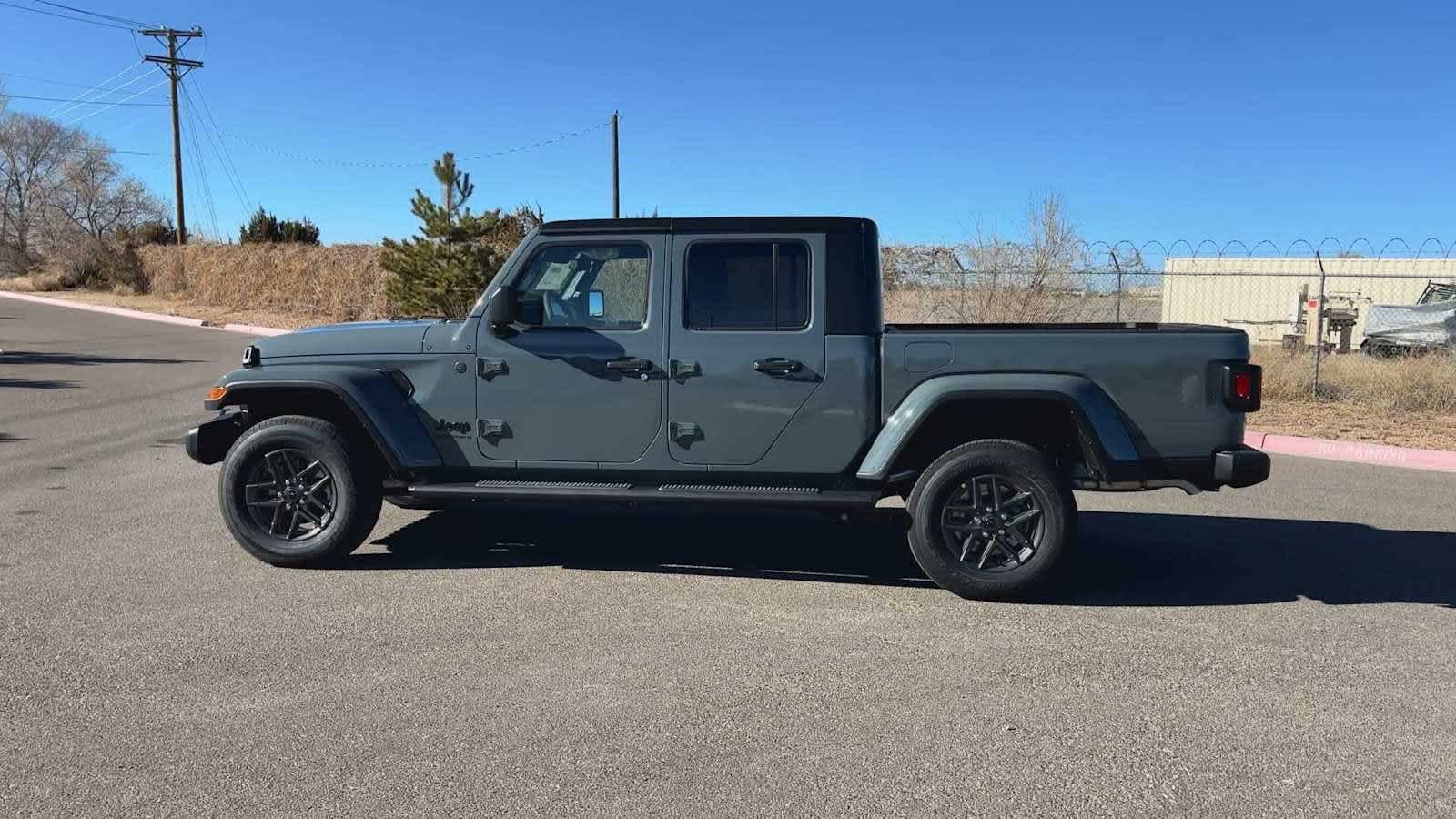 Thumbnail: 2025 Jeep Gladiator - 8