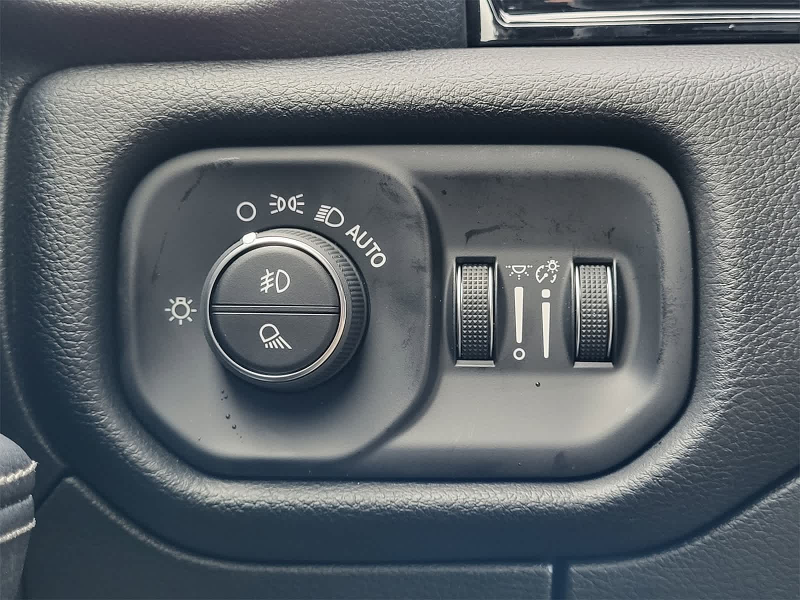 Thumbnail: 2026 RAM 1500 - 15