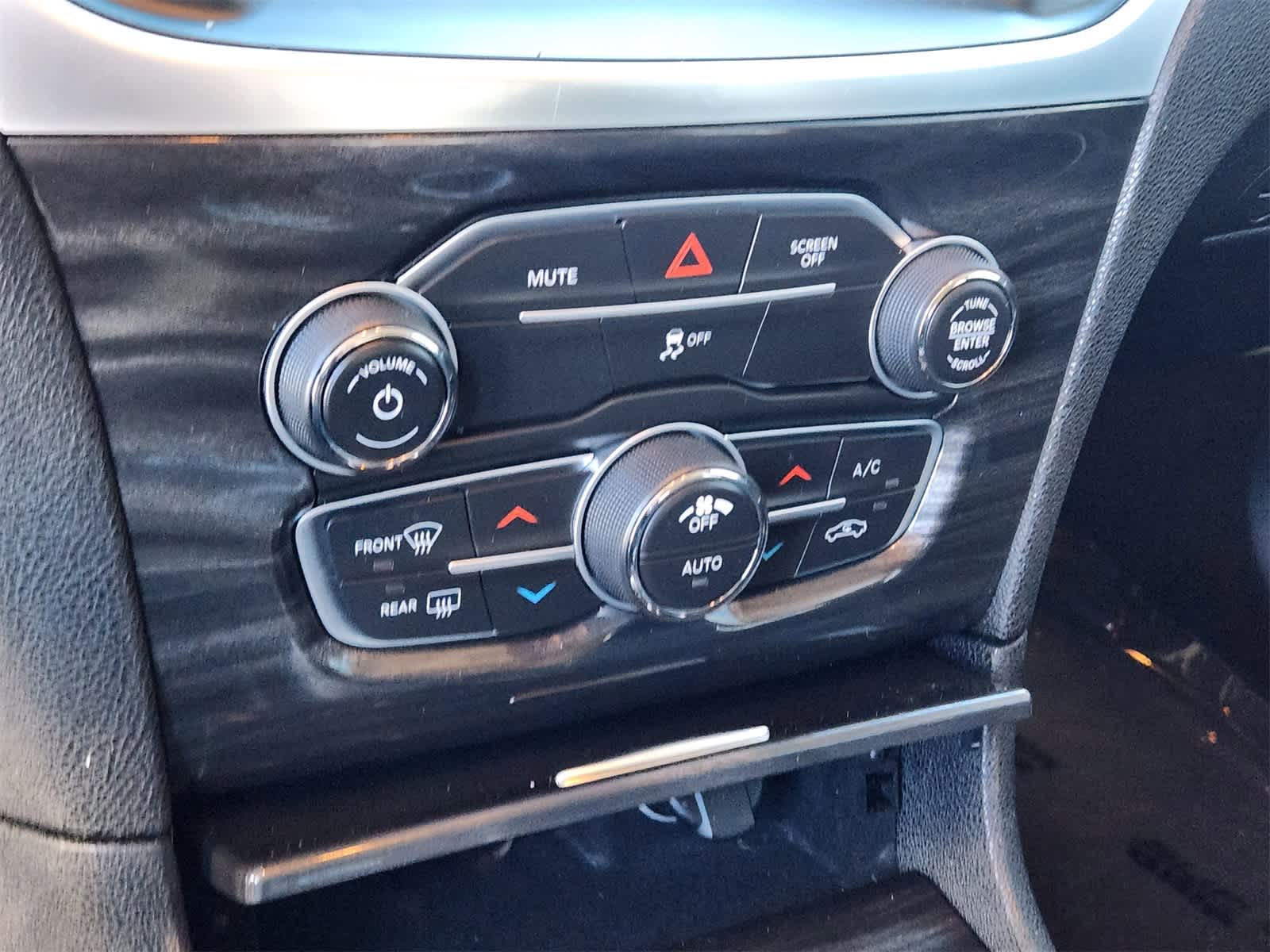 Thumbnail: 2019 Chrysler 300 - 19