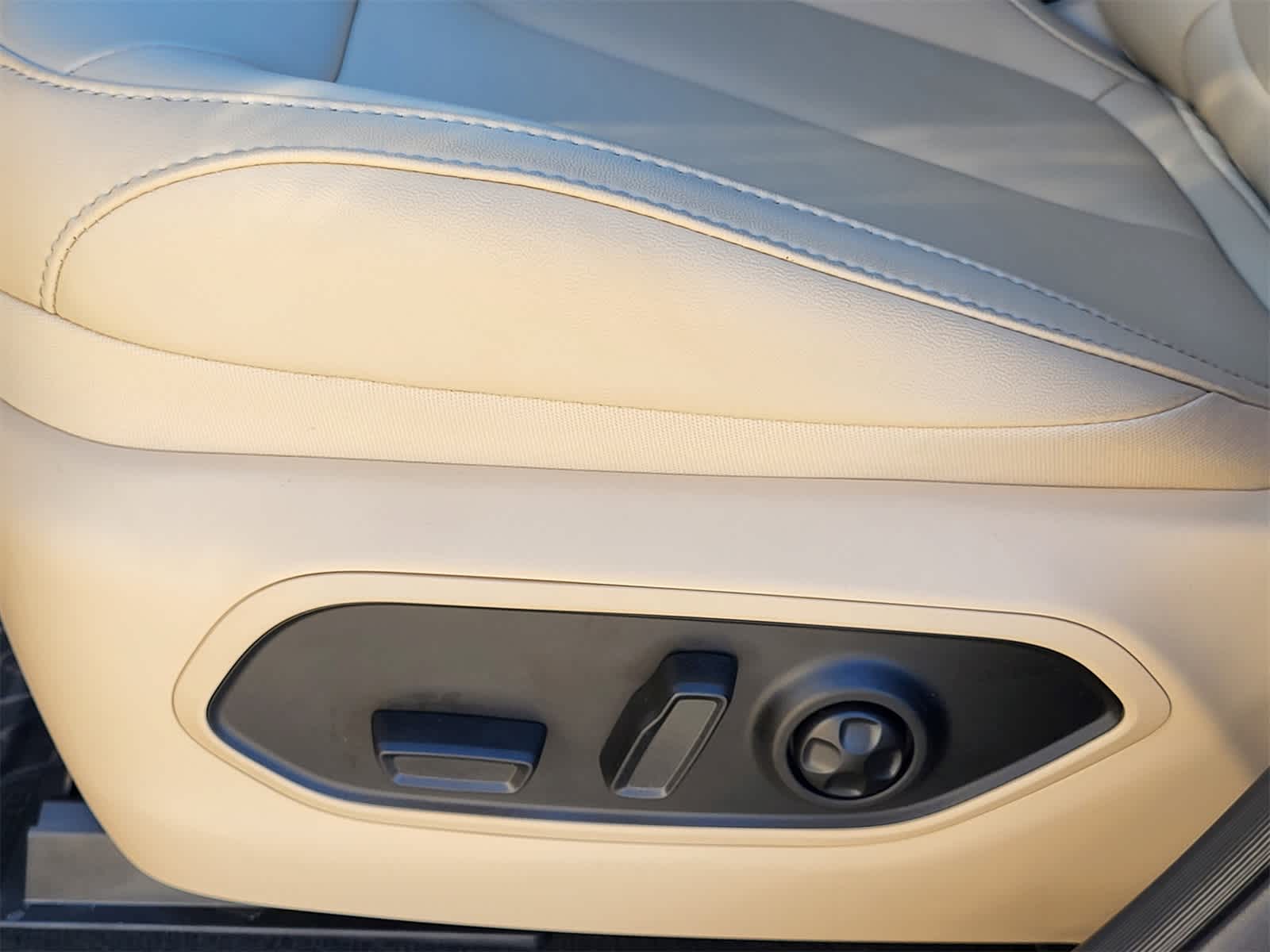 Thumbnail: 2026 Jeep Grand Cherokee - 11