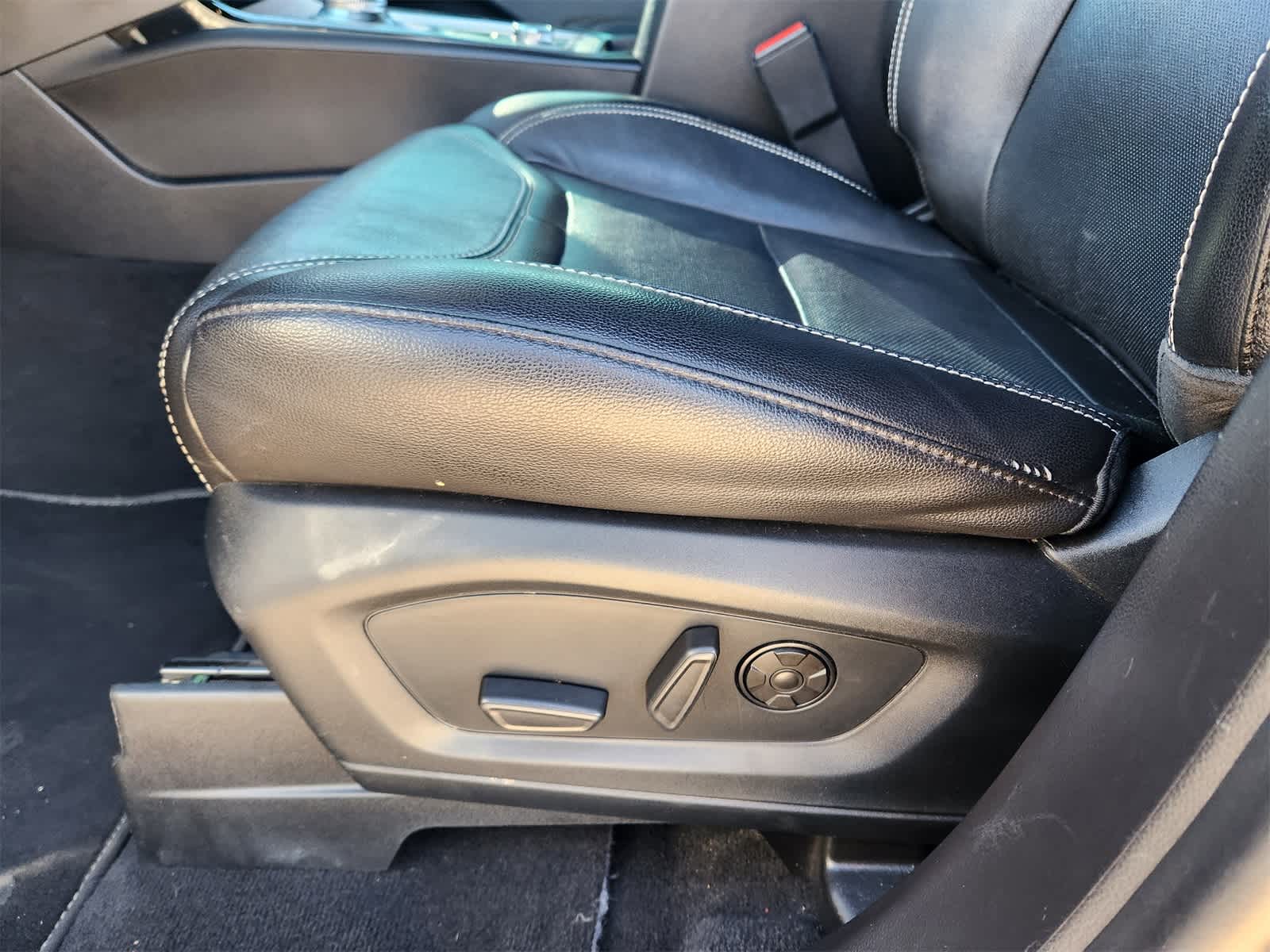 Thumbnail: 2022 Ford Explorer - 23