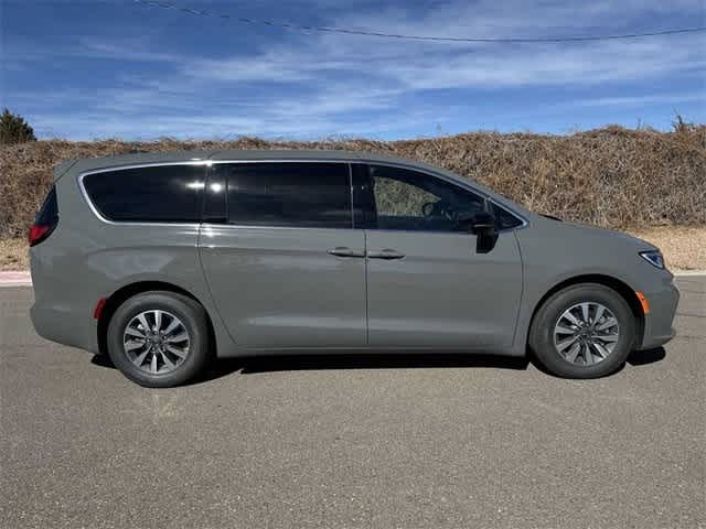 Thumbnail: 2025 Chrysler Pacifica - 30