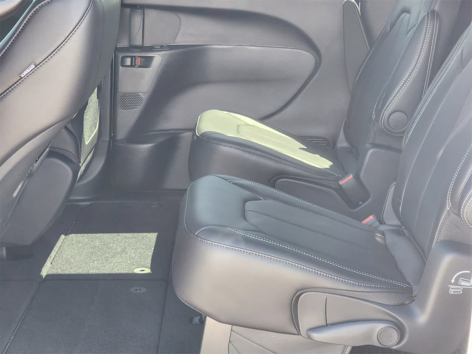 Thumbnail: 2025 Chrysler Pacifica - 25