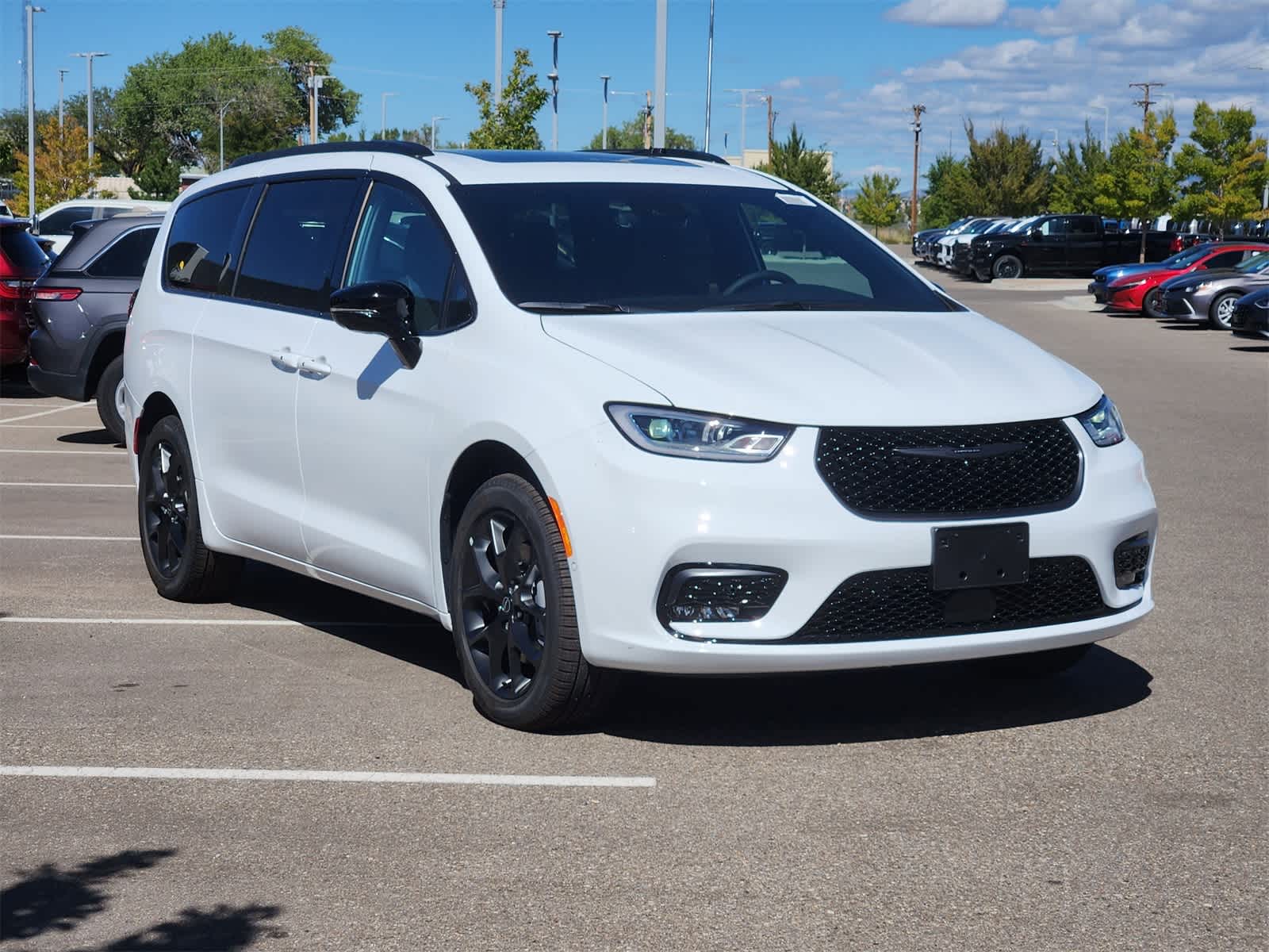 Thumbnail: 2026 Chrysler Pacifica - 3