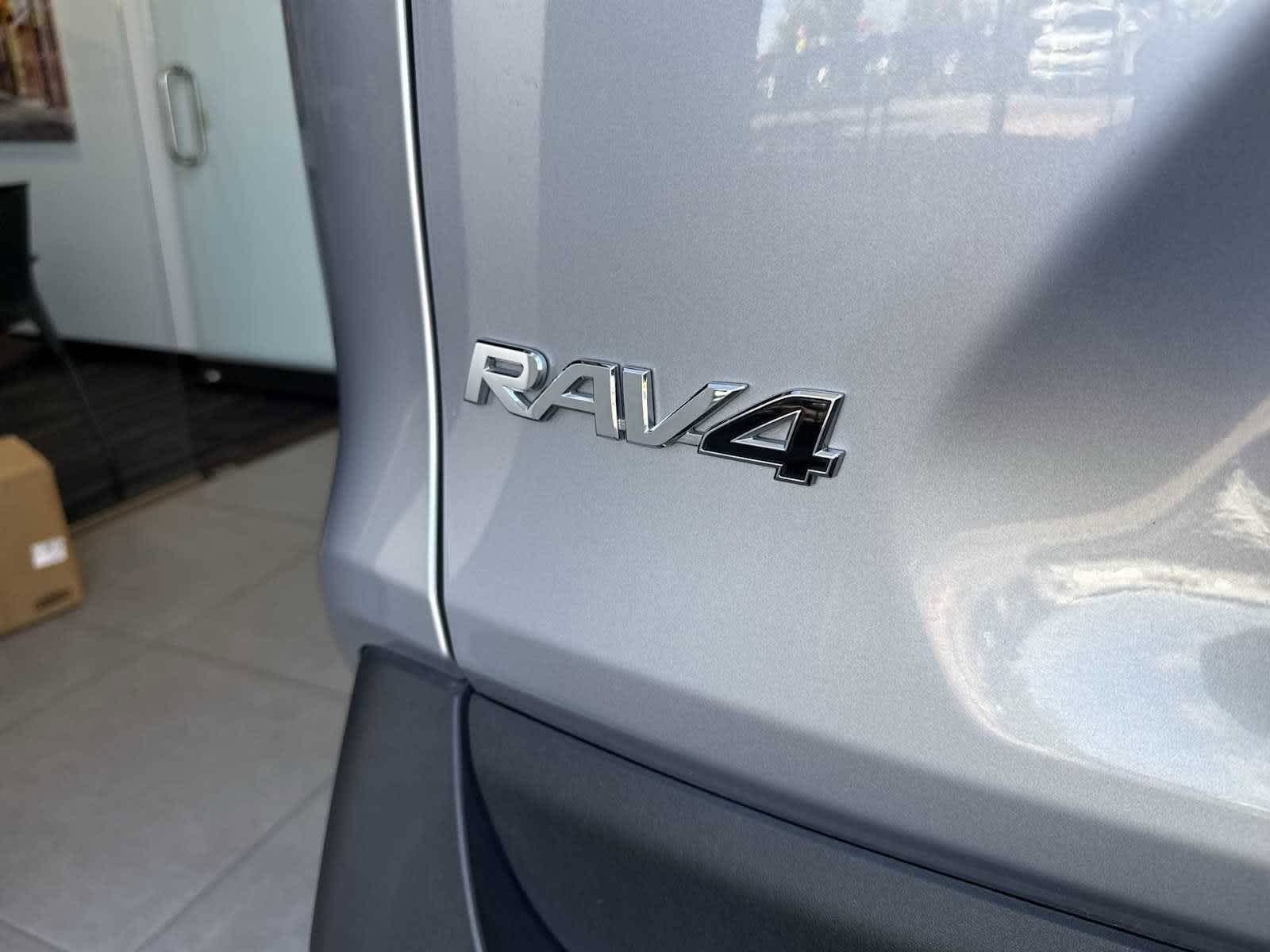 Thumbnail: 2022 Toyota RAV4 - 15