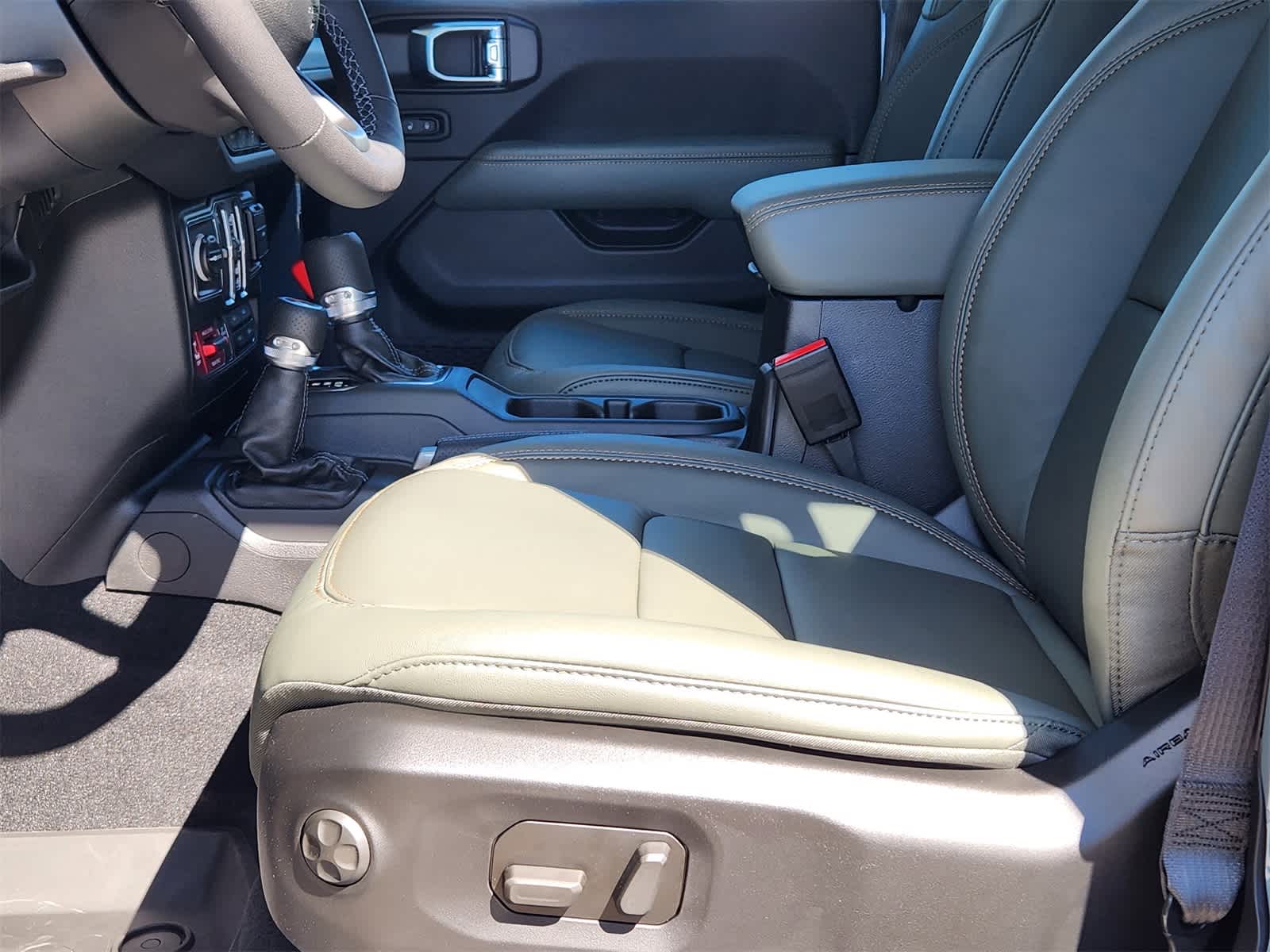 Thumbnail: 2025 Jeep Gladiator - 22