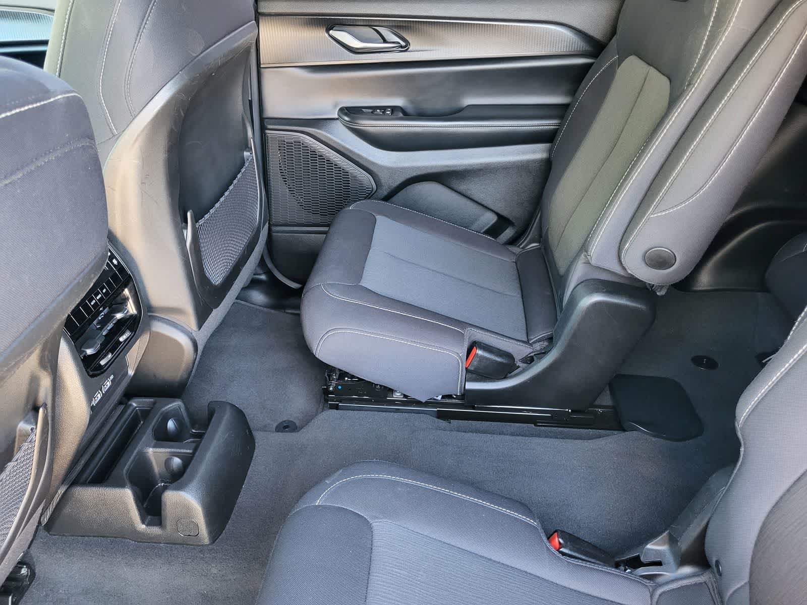 Thumbnail: 2024 Jeep Grand Cherokee L - 28