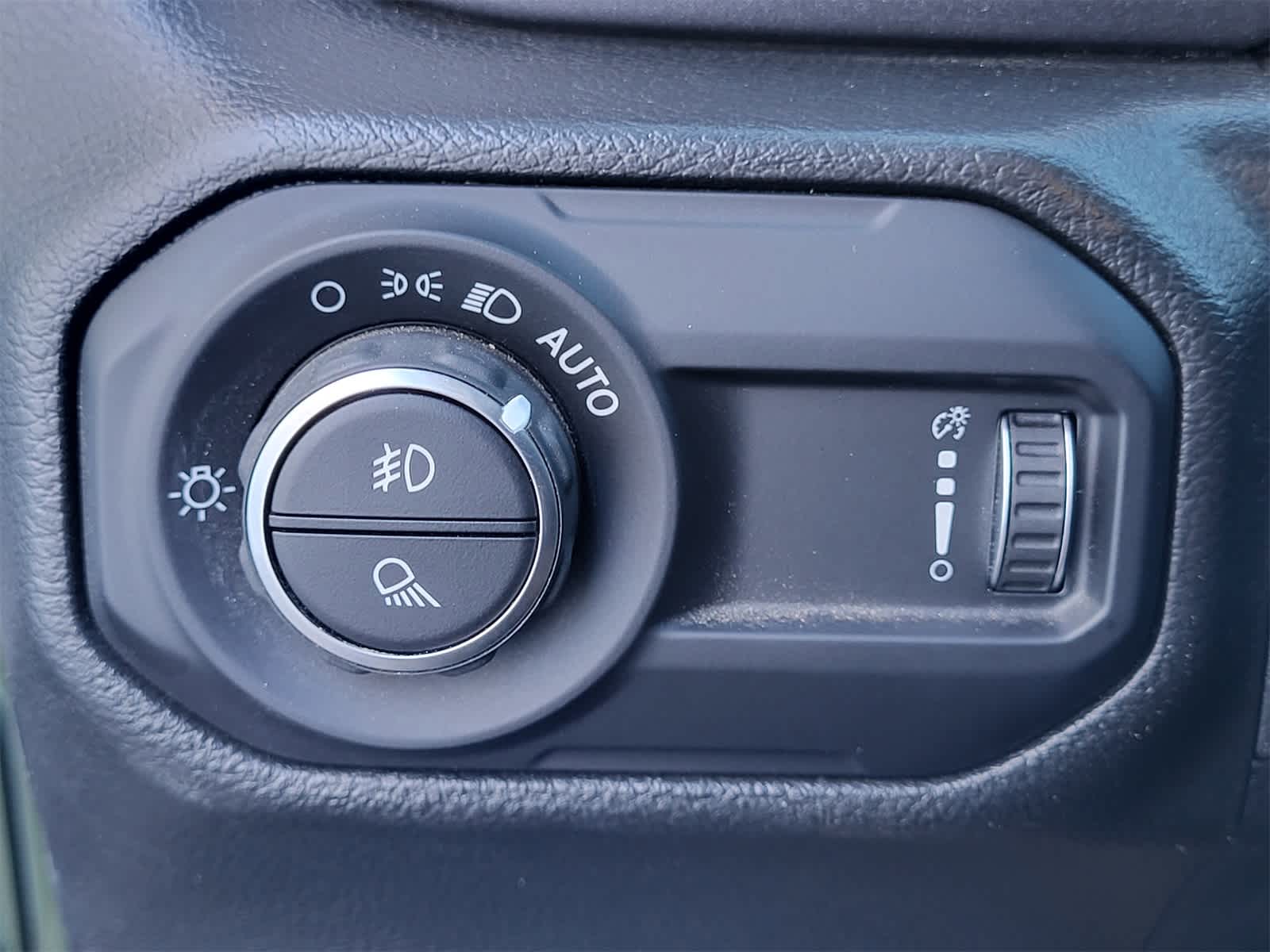 Thumbnail: 2023 Jeep Gladiator - 19