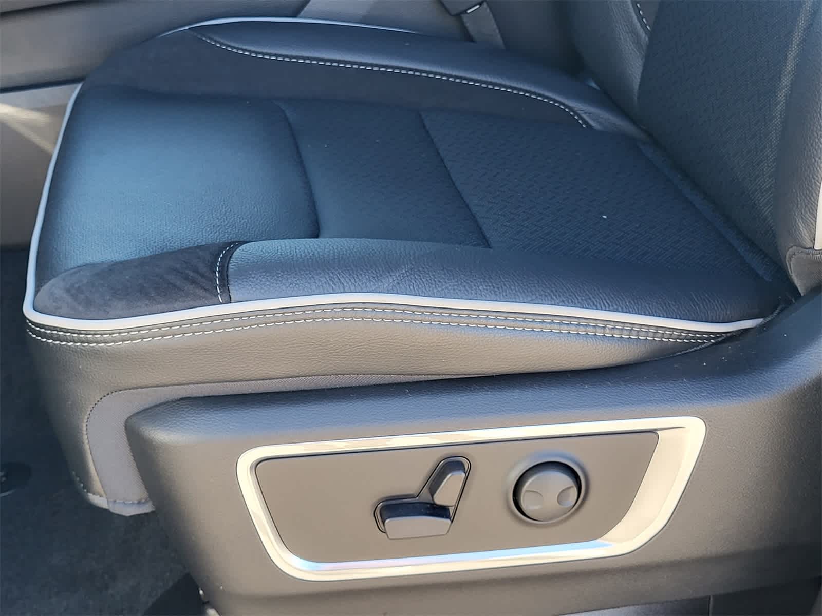 Thumbnail: 2026 RAM 1500 - 16