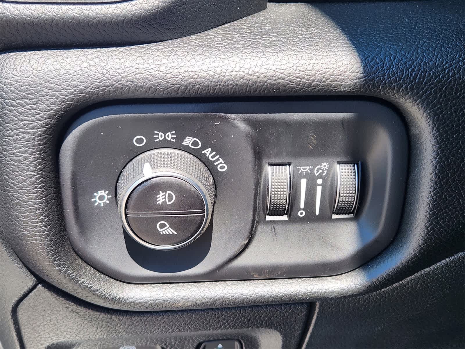 Thumbnail: 2026 RAM 1500 - 17