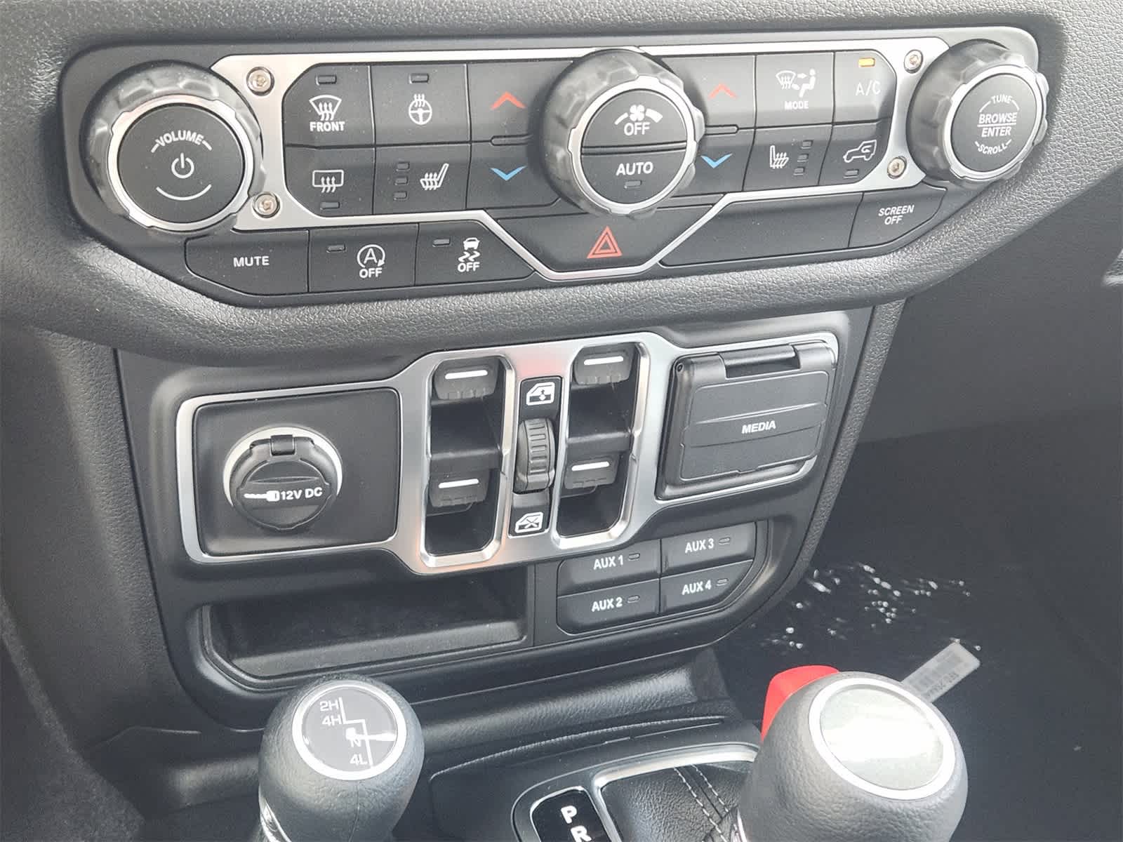 Thumbnail: 2025 Jeep Wrangler - 16